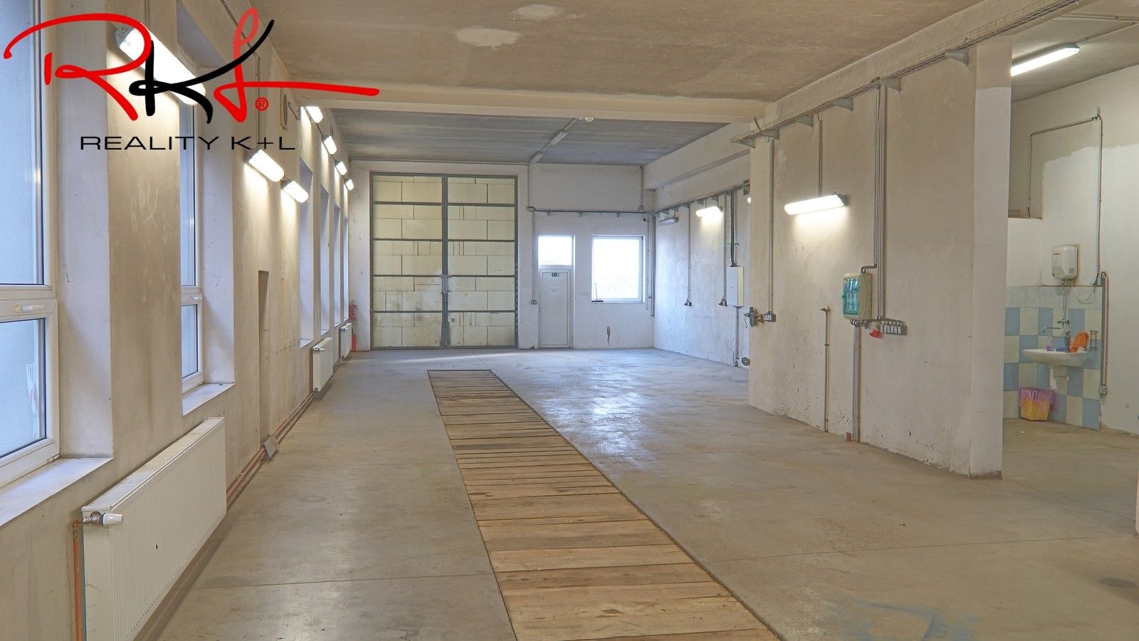 Pronájem komerčního prostoru 198 m² - foto 1
