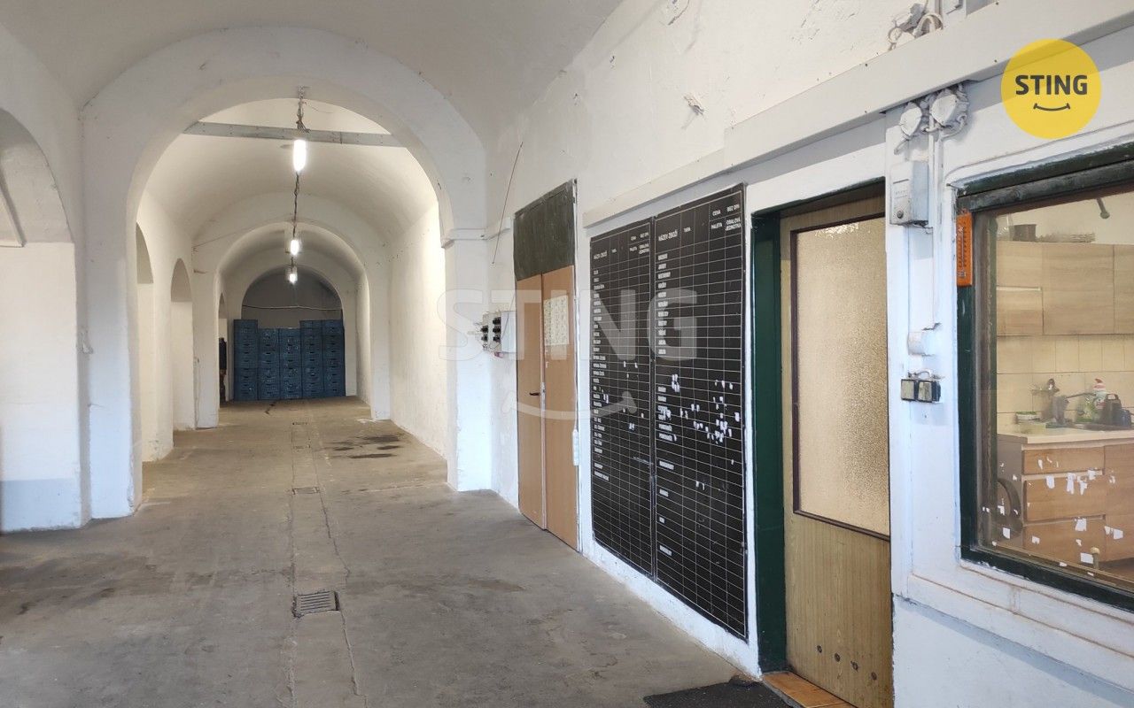 Pronájem komerčního prostoru 350 m² - foto 6