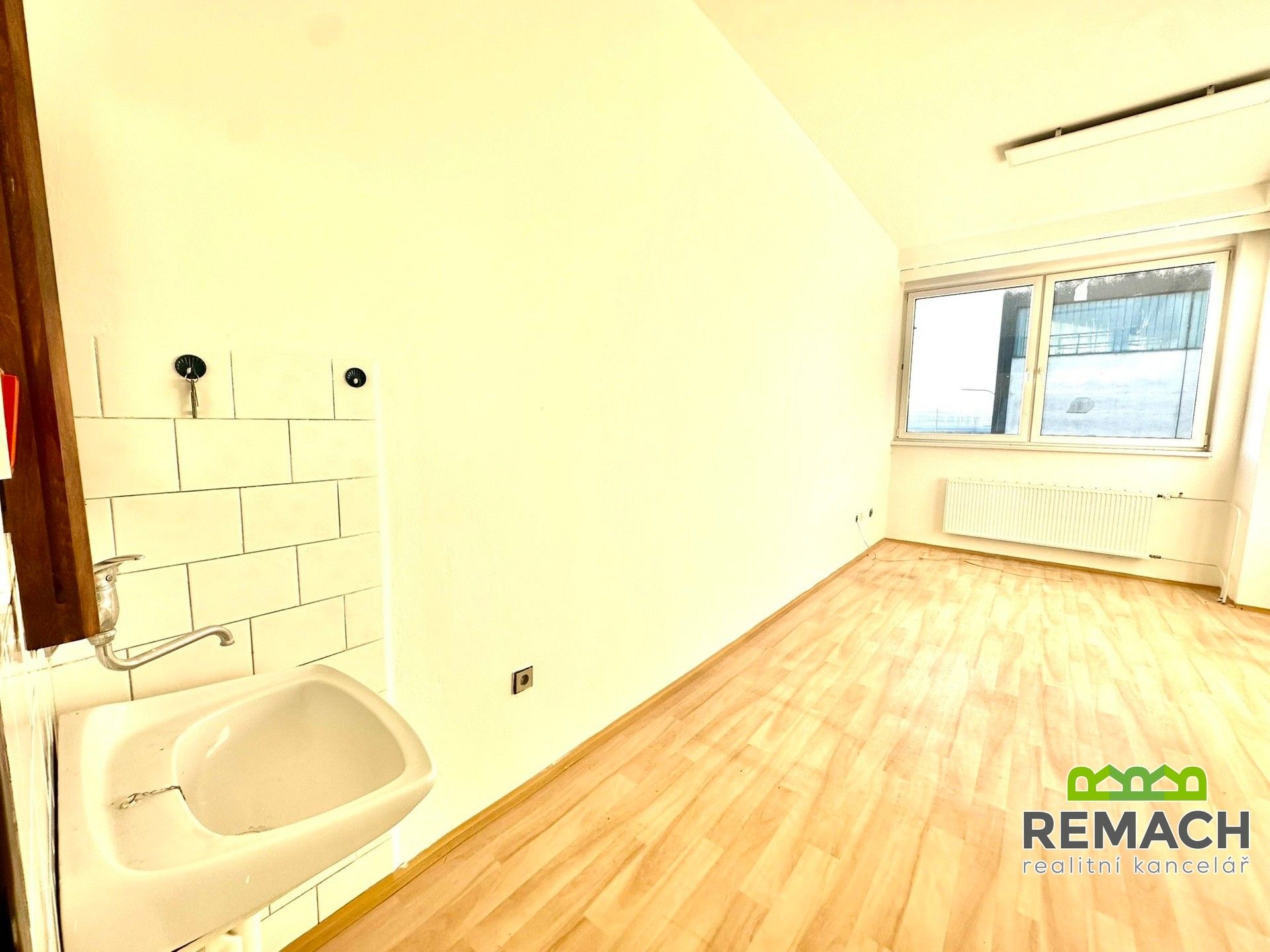 Pronájem komerčního prostoru 57 m² - foto 4