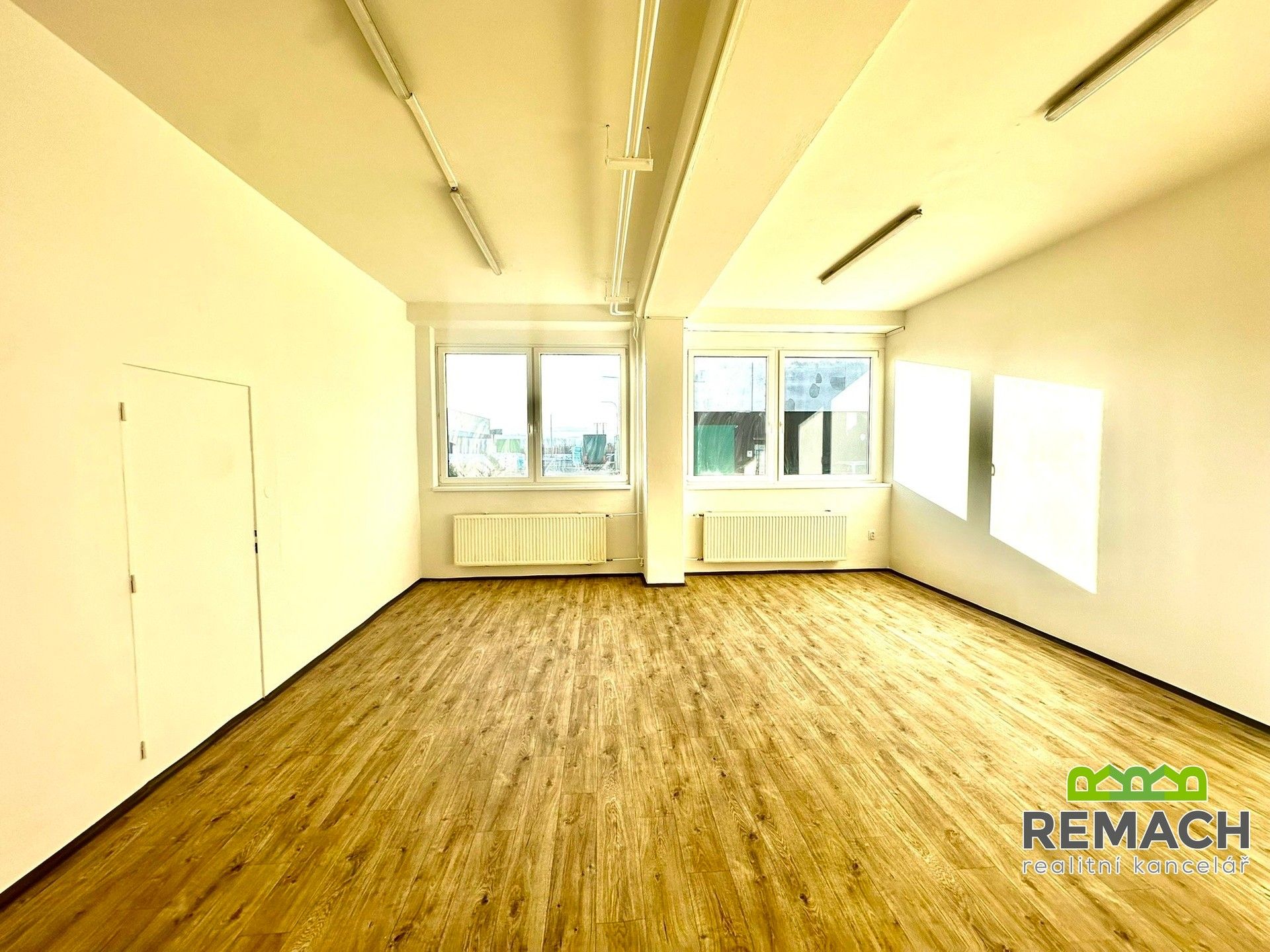 Pronájem komerčního prostoru 57 m² - foto 5