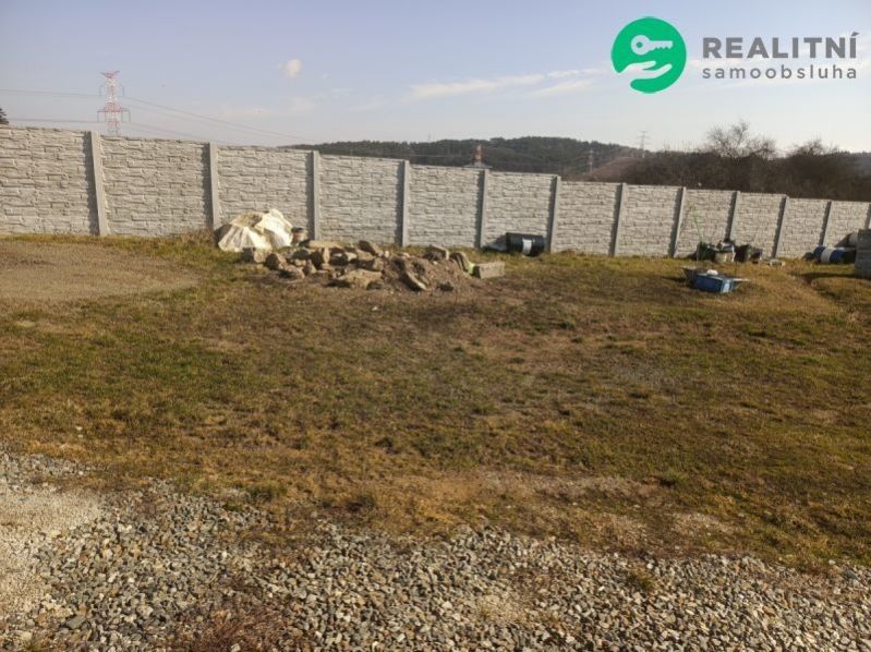 Prodej pozemku 698 m² - foto 1