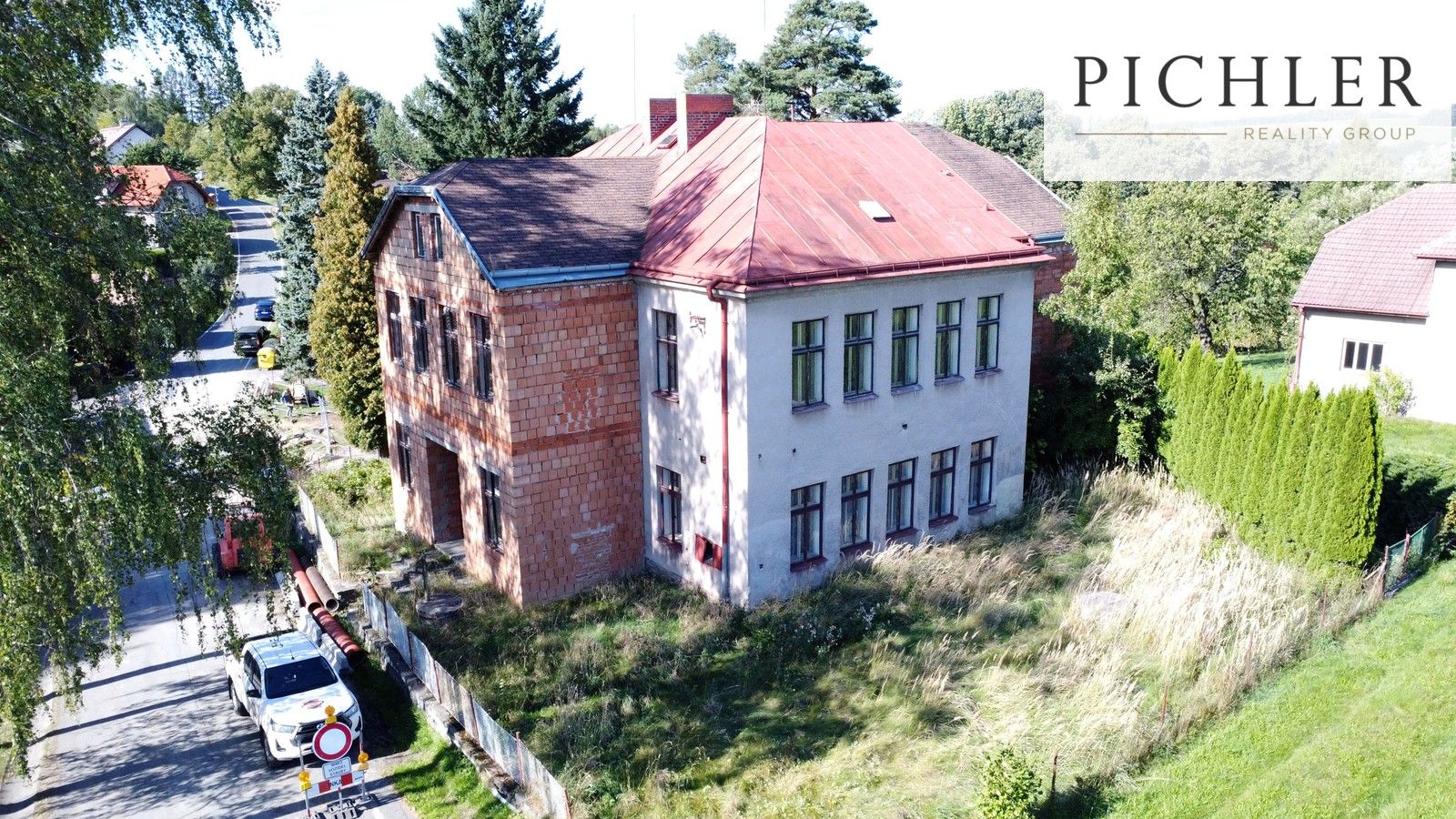 Prodej komerčního prostoru 940 m² - foto 1
