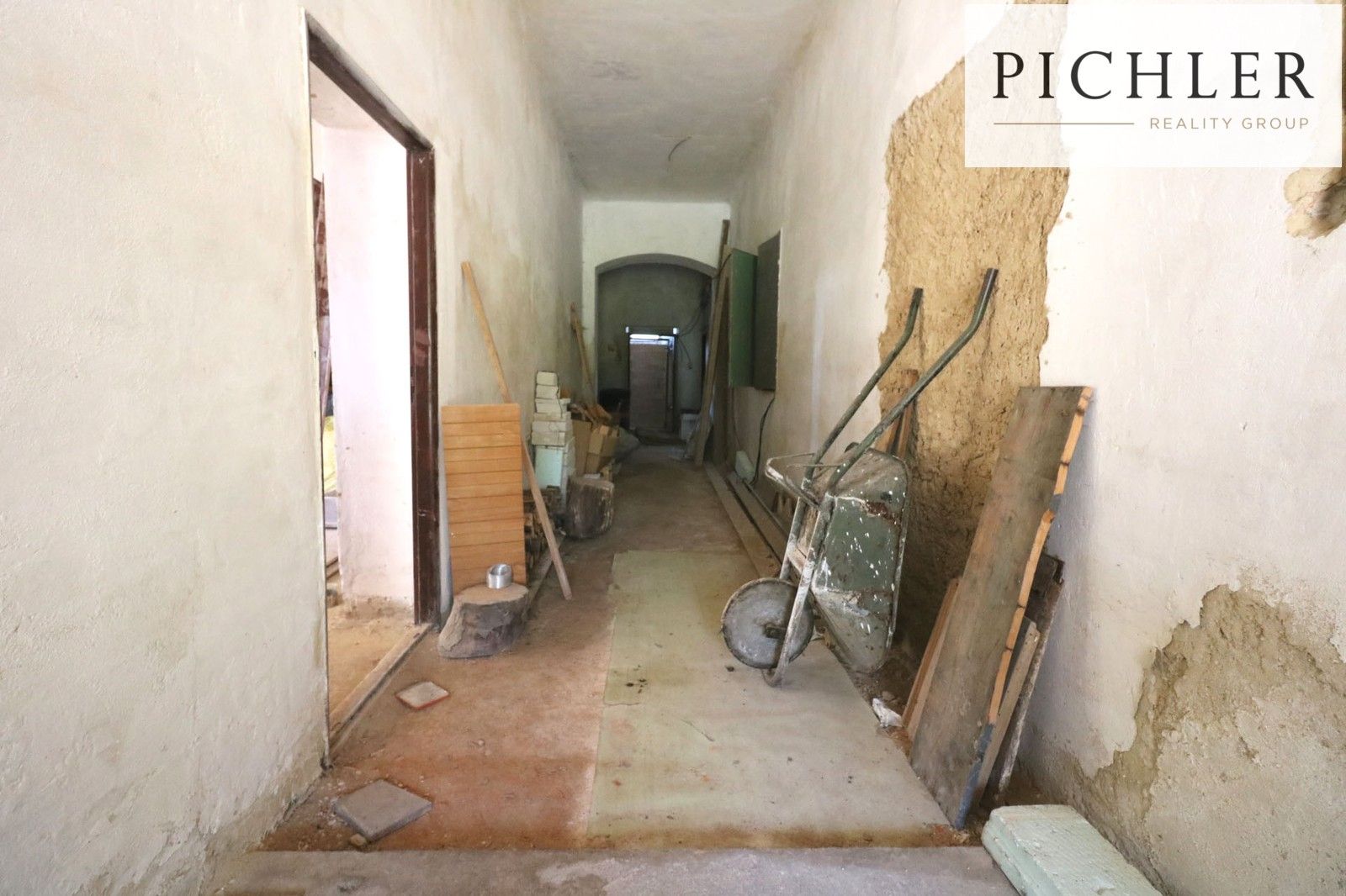 Prodej komerčního prostoru 940 m² - foto 7