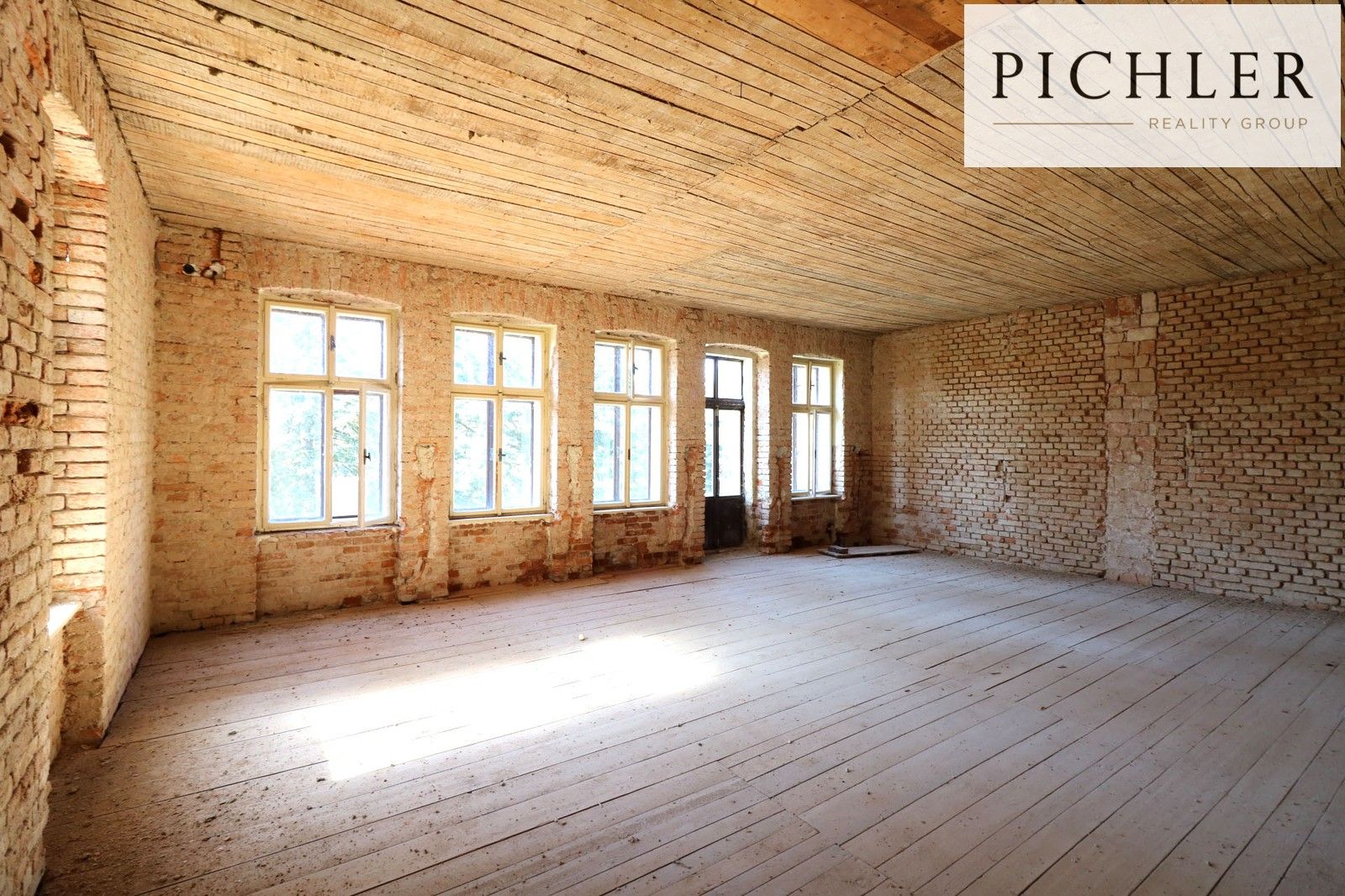 Prodej komerčního prostoru 940 m² - foto 10
