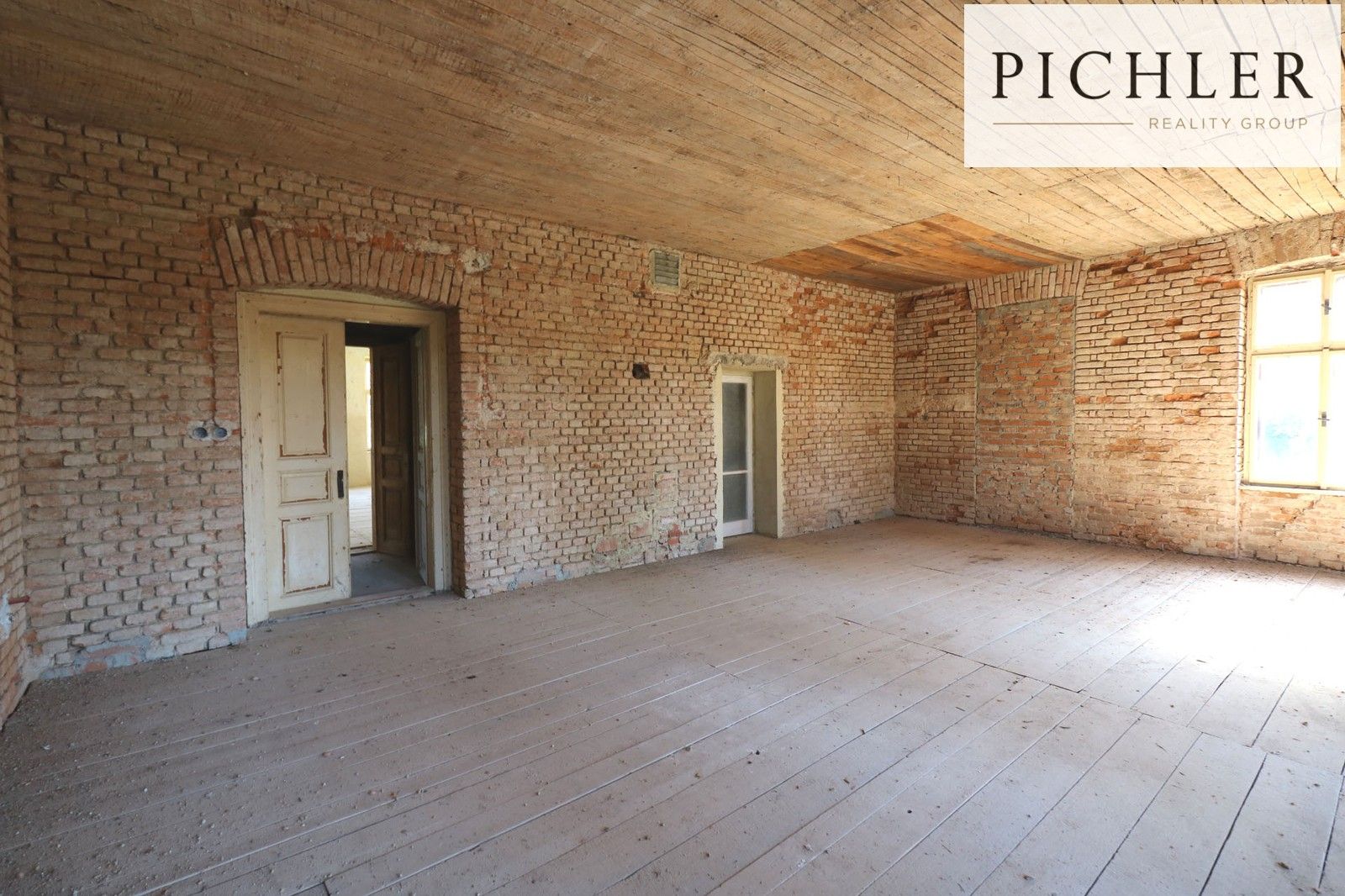 Prodej komerčního prostoru 940 m² - foto 9