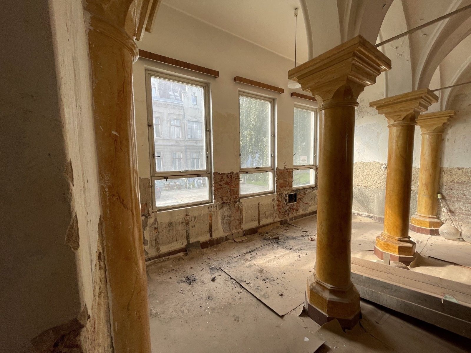 Prodej komerčního prostoru 1000 m² - foto 4