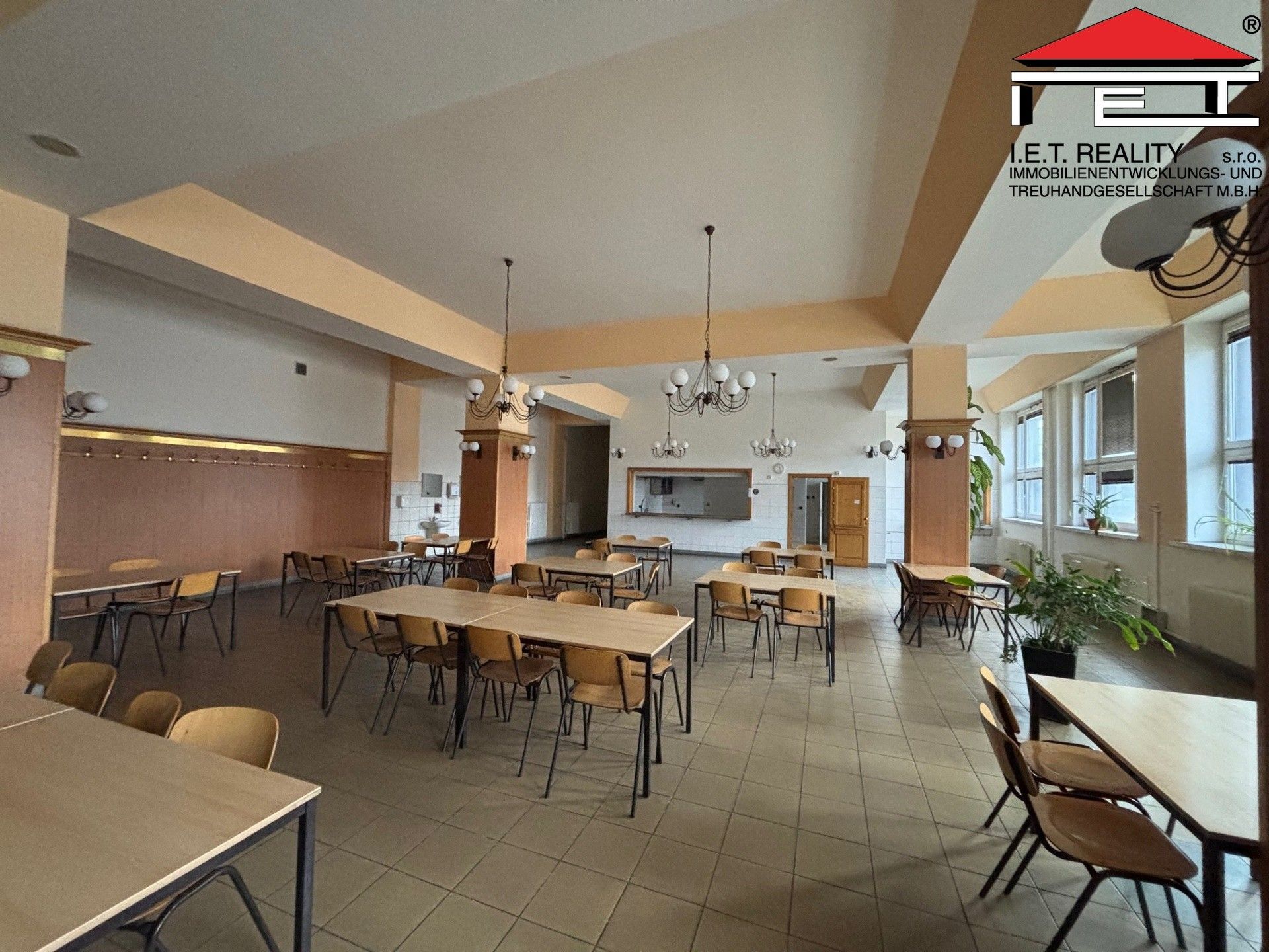 Pronájem komerčního prostoru 785 m² - foto 2