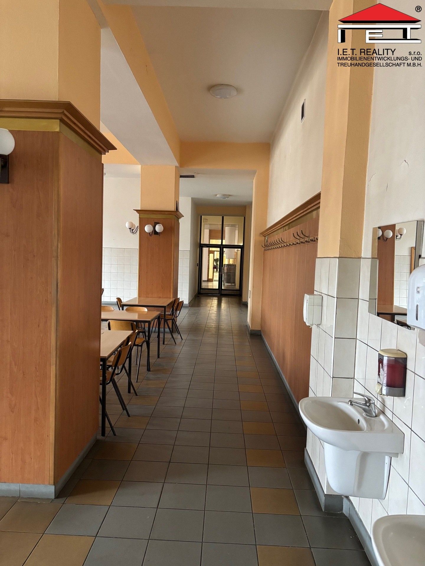 Pronájem komerčního prostoru 785 m² - foto 10