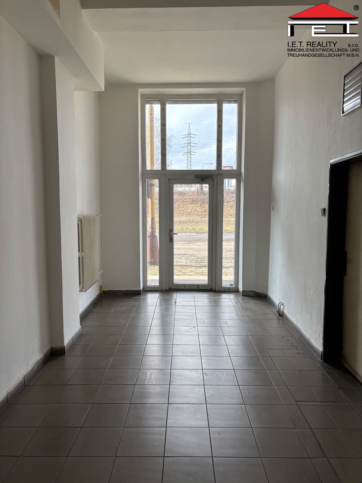 Pronájem komerčního prostoru 785 m² - foto 11