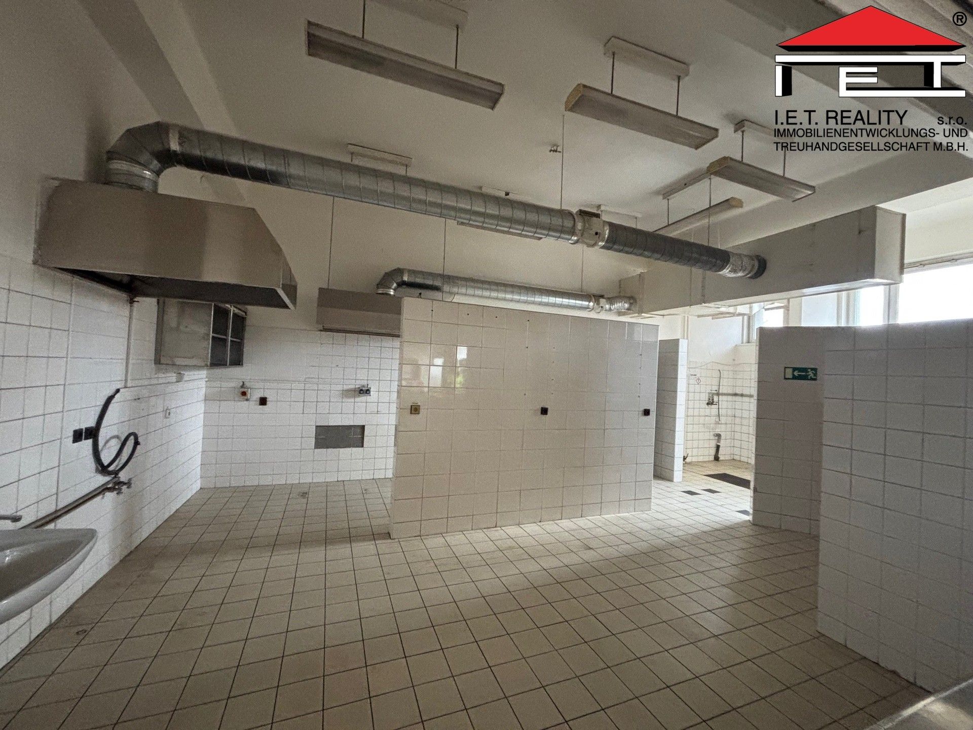 Pronájem komerčního prostoru 785 m² - foto 12