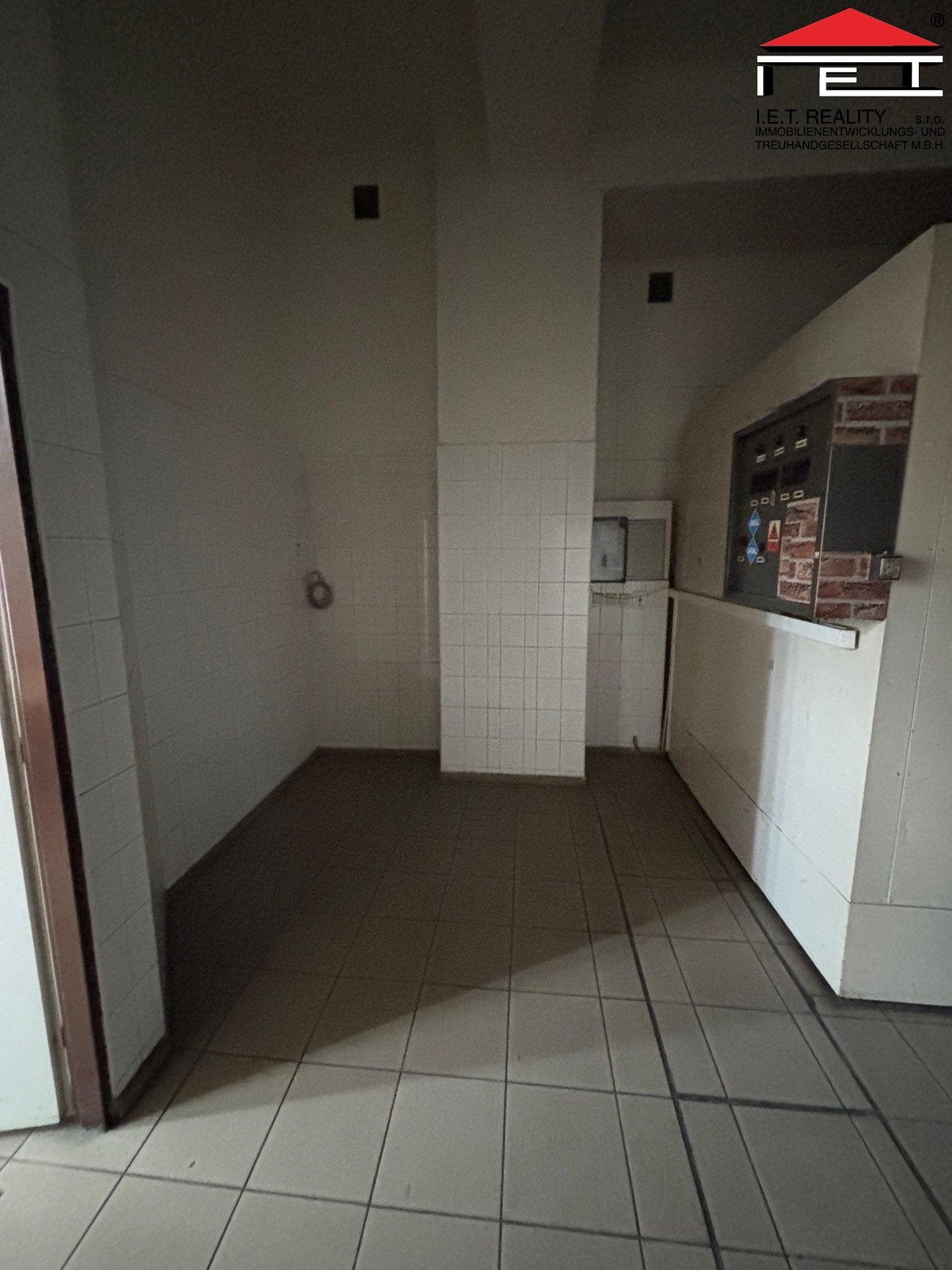 Pronájem komerčního prostoru 785 m² - foto 13