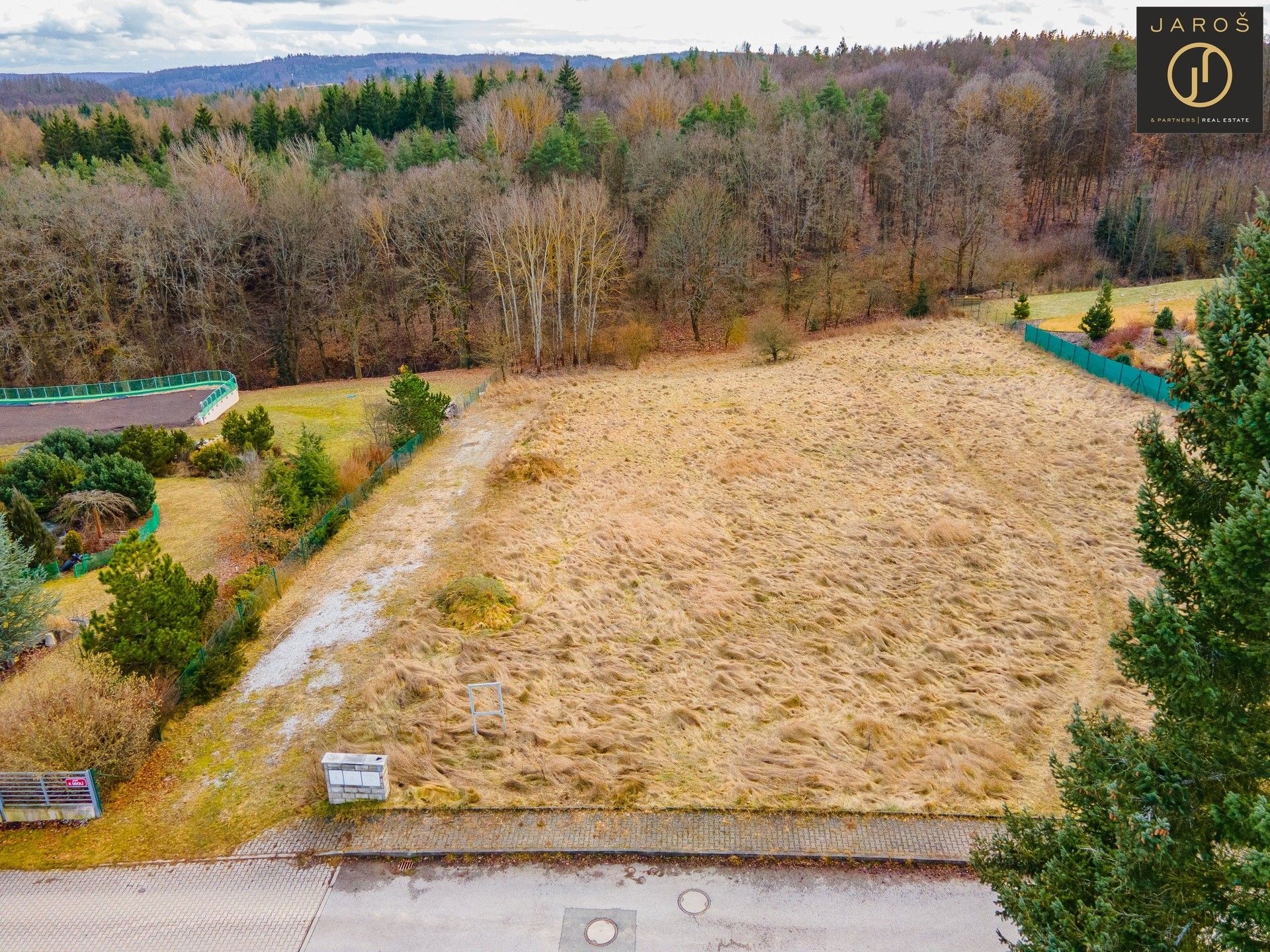 Prodej pozemku 2088 m² - foto 1