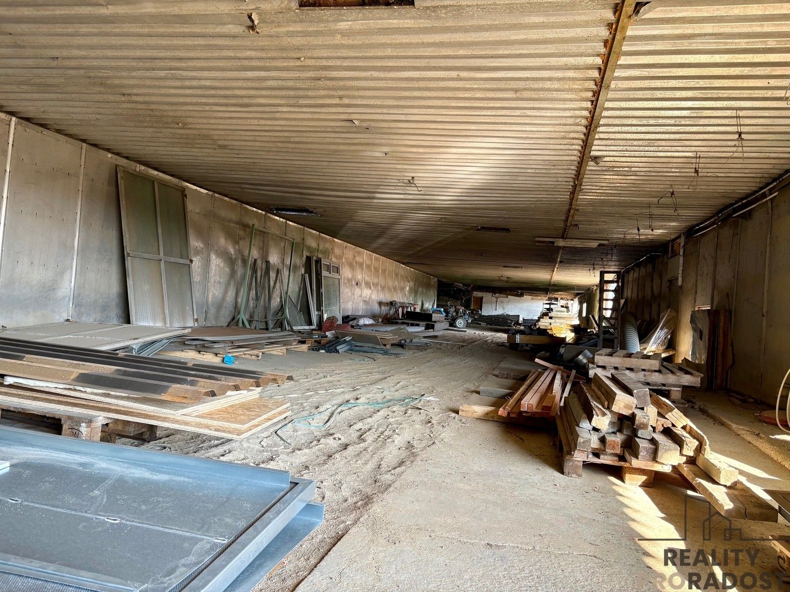 Prodej komerčního prostoru 5400 m² - foto 9