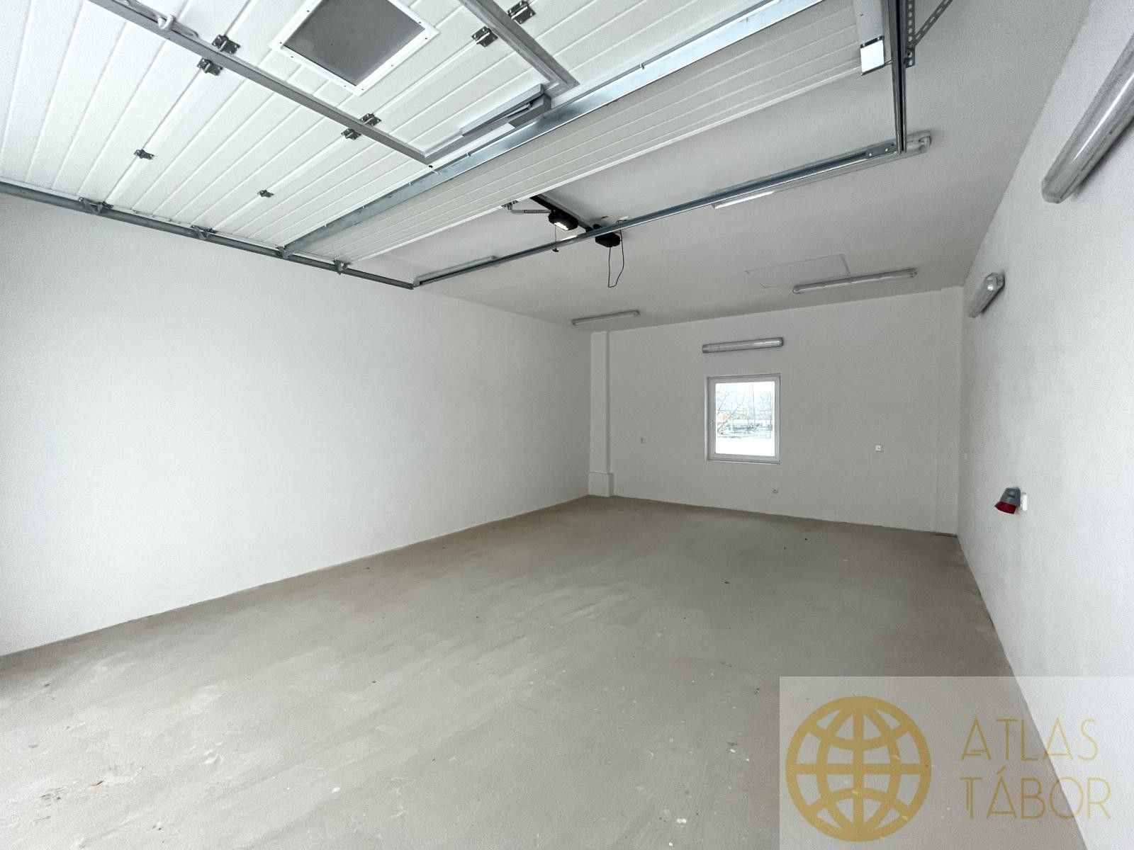 Pronájem komerčního prostoru 95 m² - foto 1