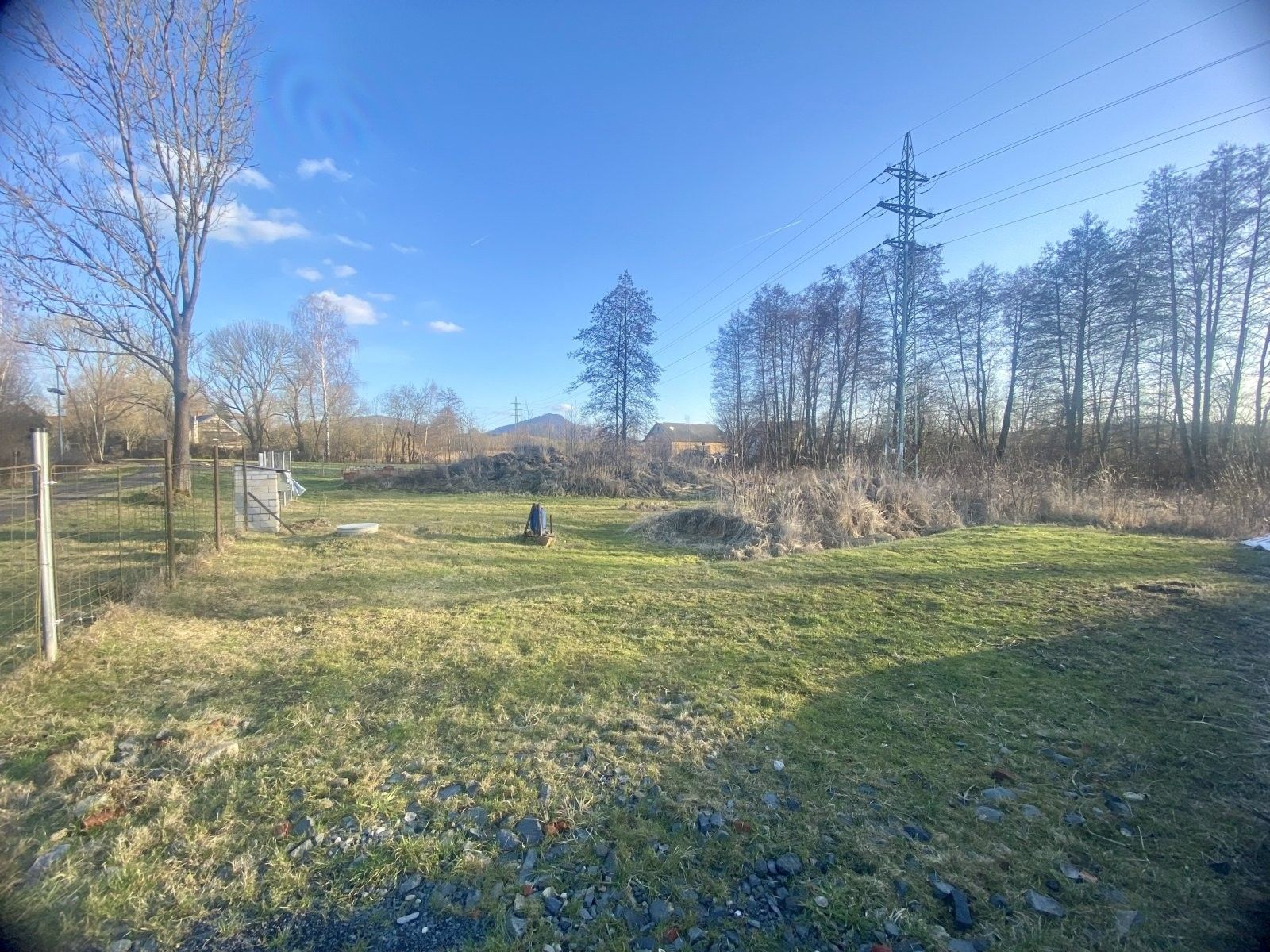 Prodej pozemku 2233 m² - foto 1