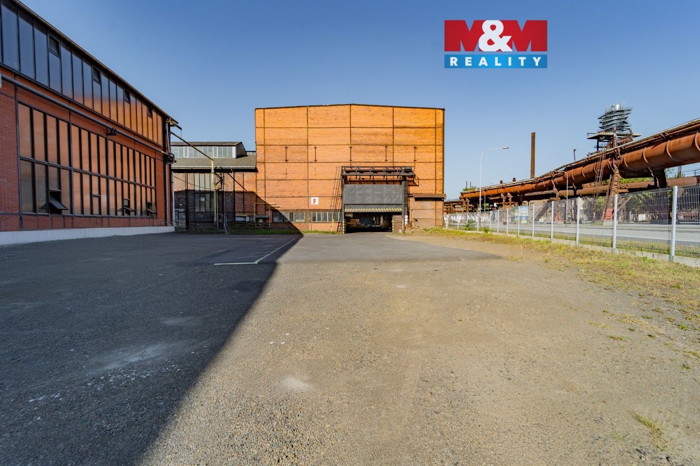 Pronájem komerčního prostoru 1000 m² - foto 1