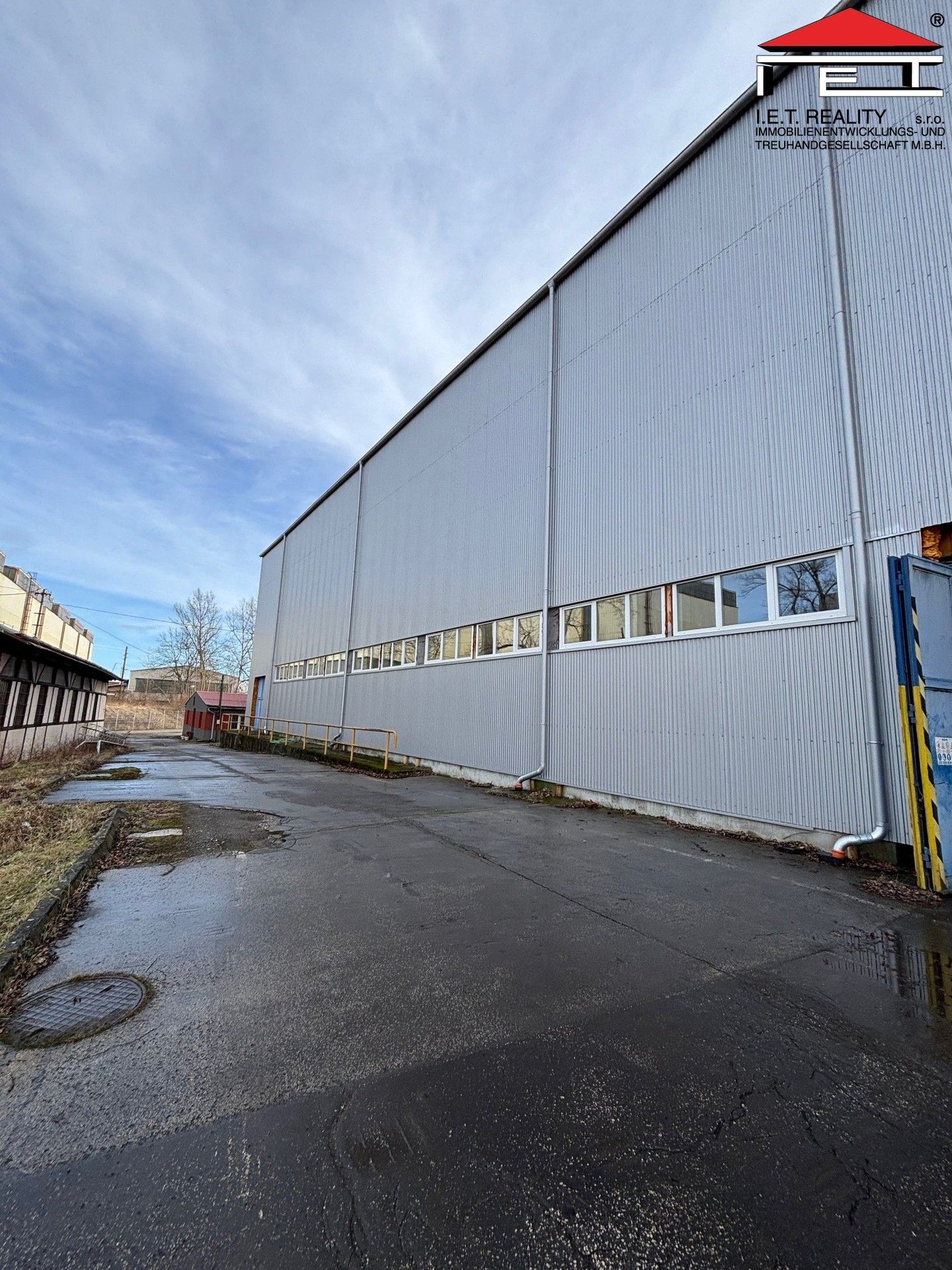 Pronájem komerčního prostoru 1600 m² - foto 3