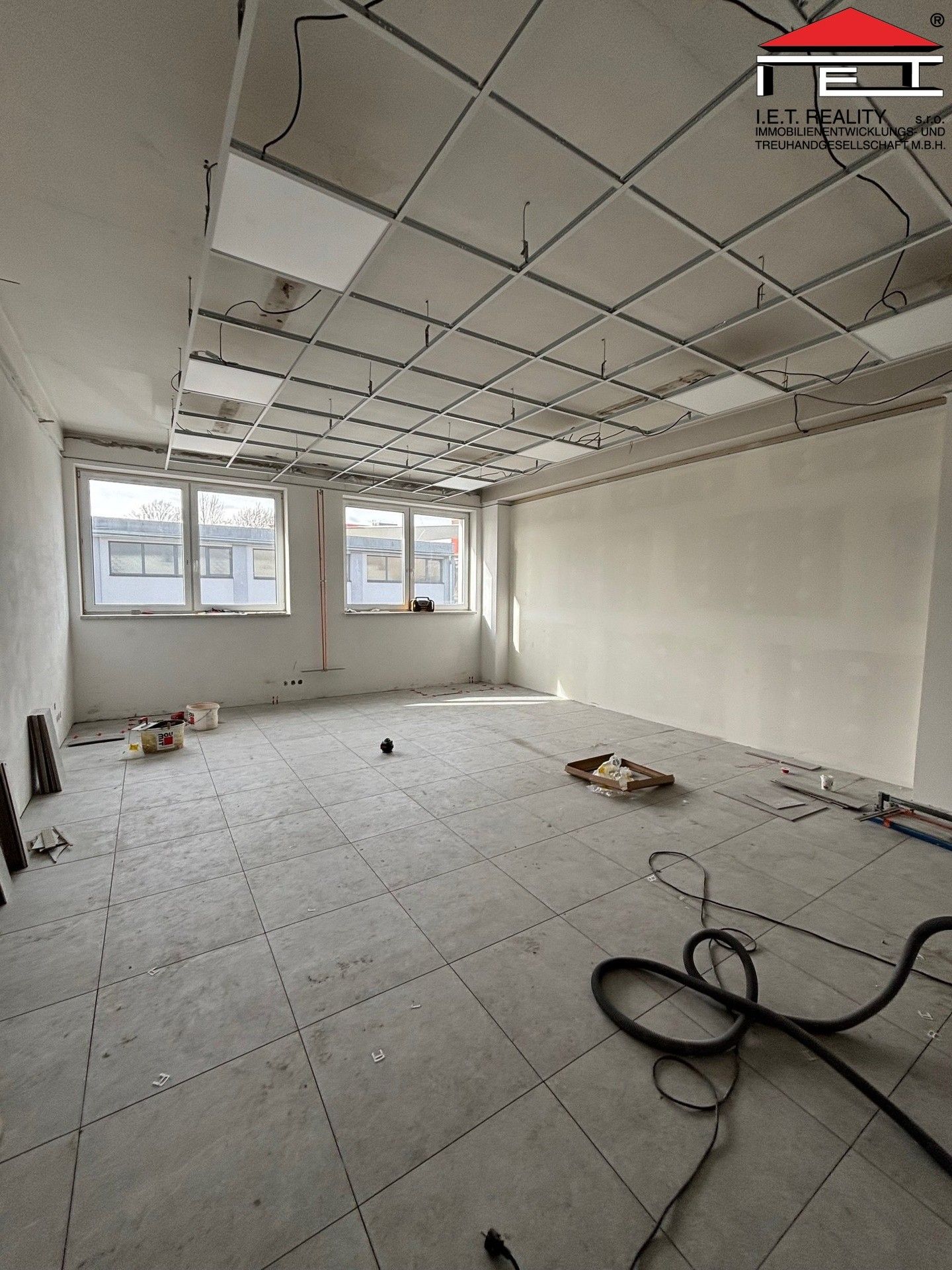 Pronájem komerčního prostoru 1600 m² - foto 4