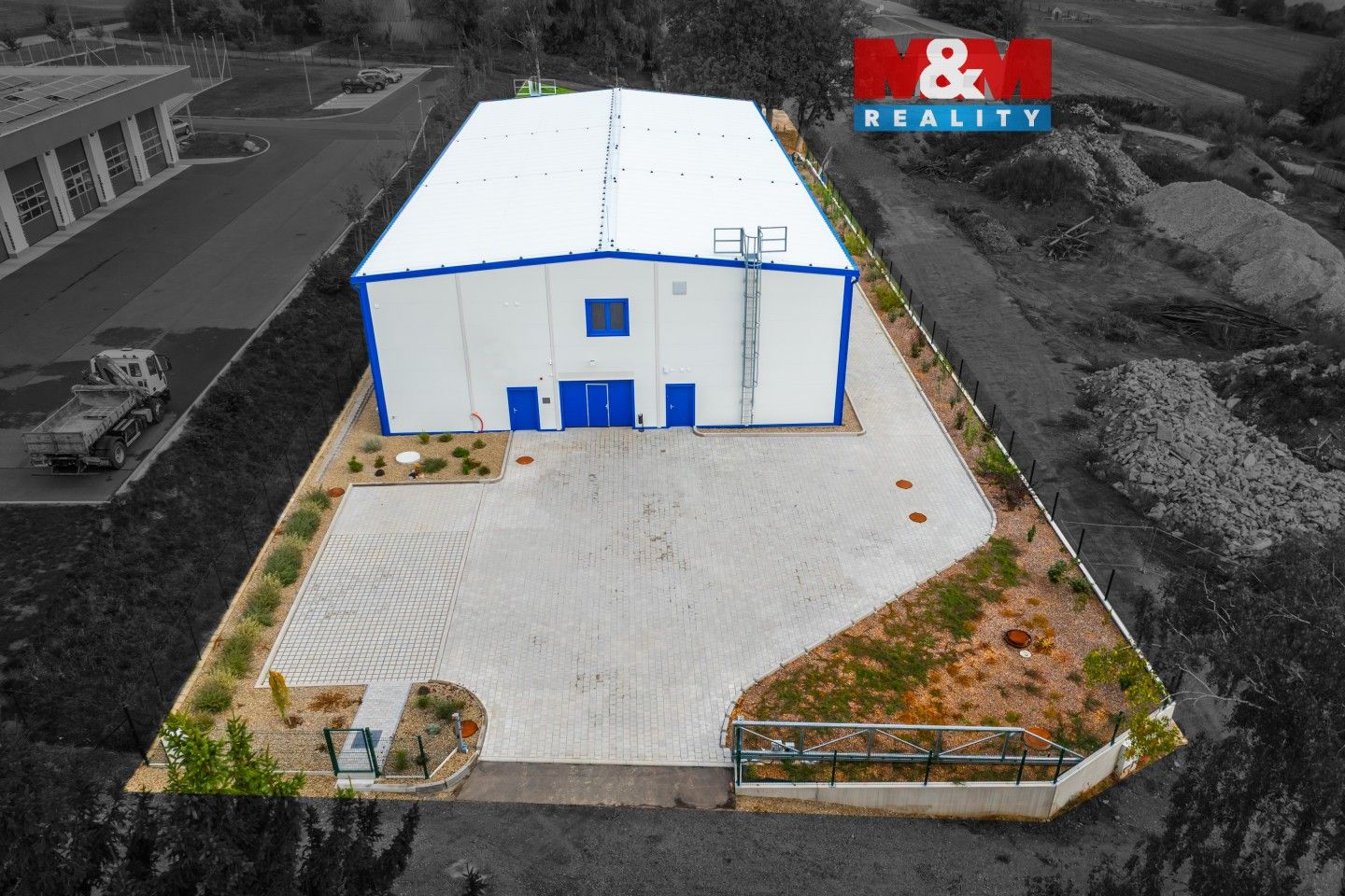 Prodej komerčního prostoru 940 m² - foto 1