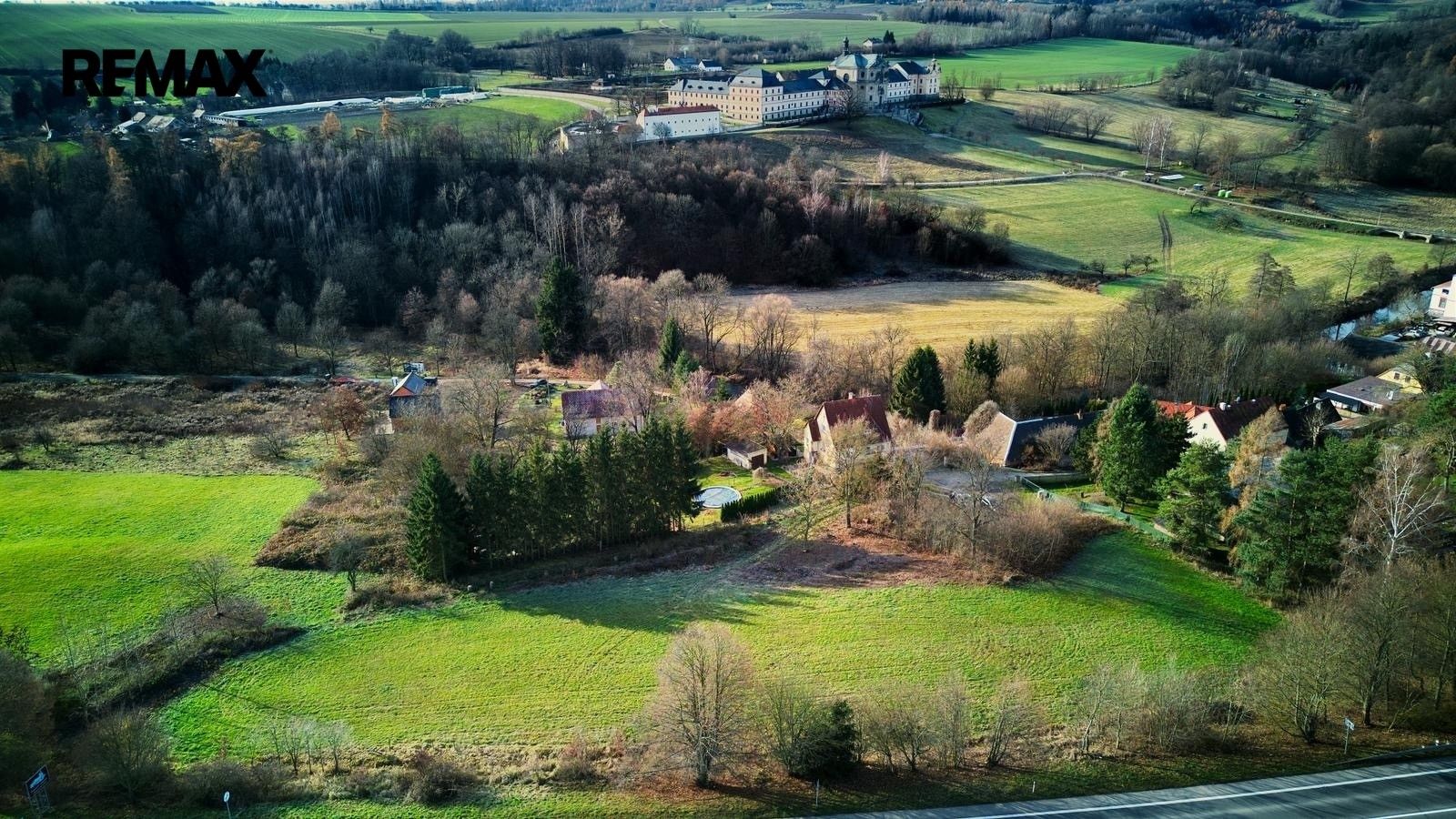 Prodej pozemku 1500 m² - foto 2