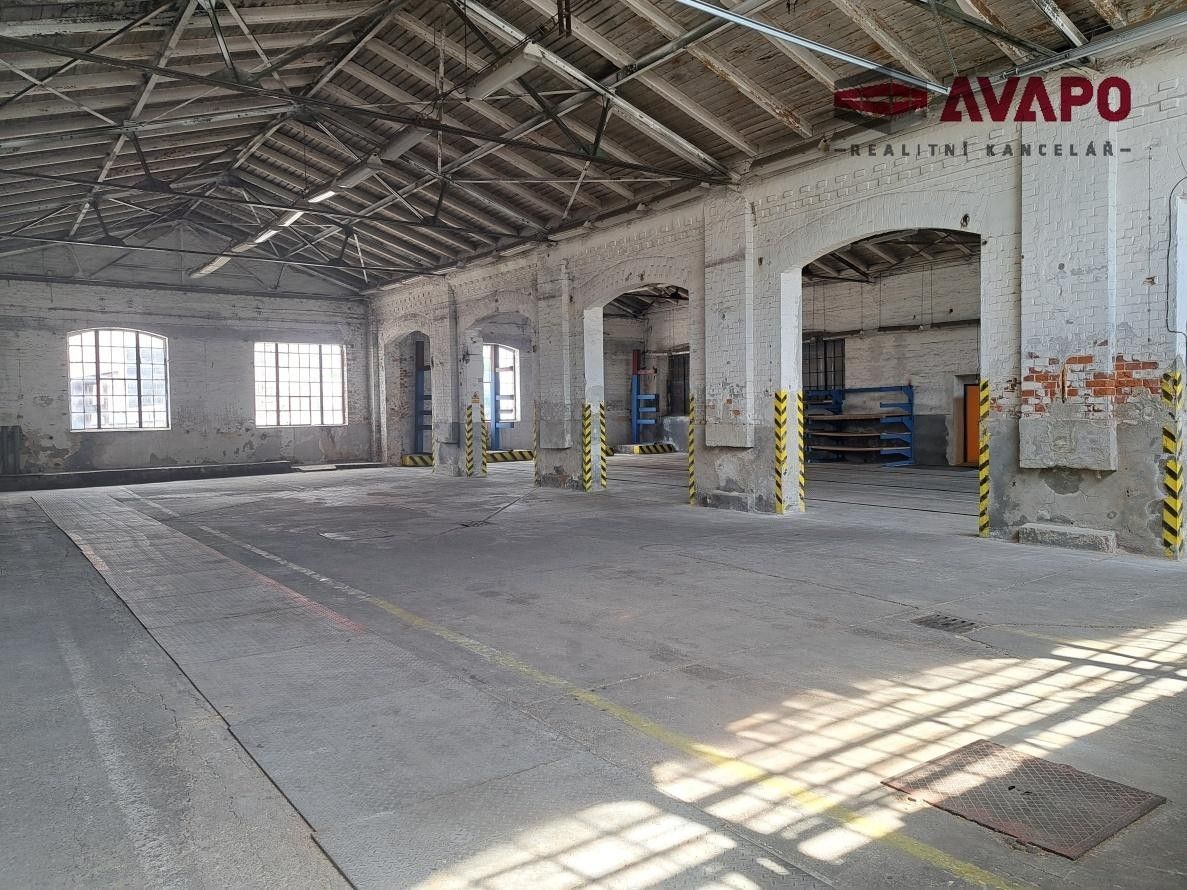 Pronájem komerčního prostoru 520 m² - foto 4