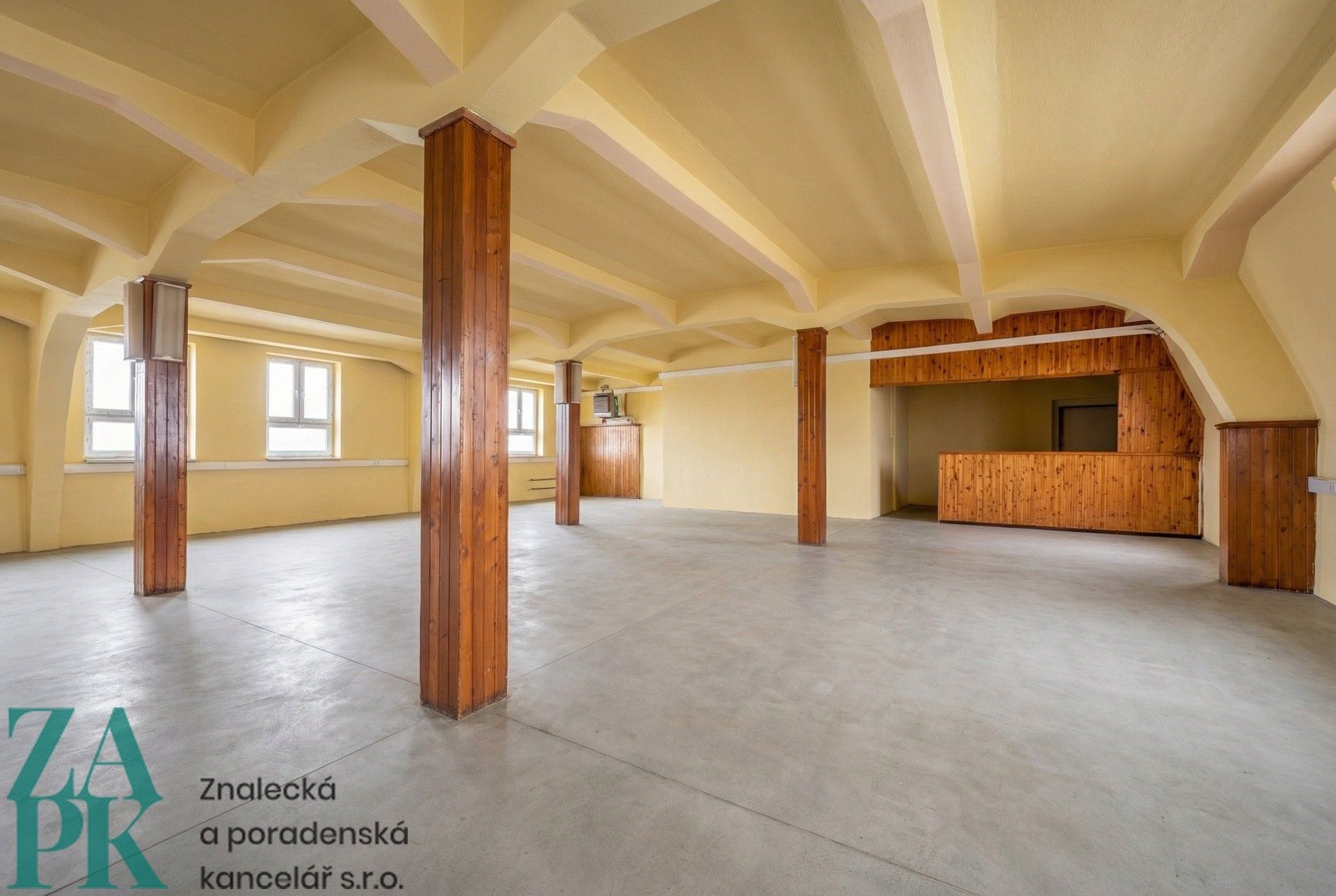 Pronájem komerčního prostoru 196 m² - foto 1