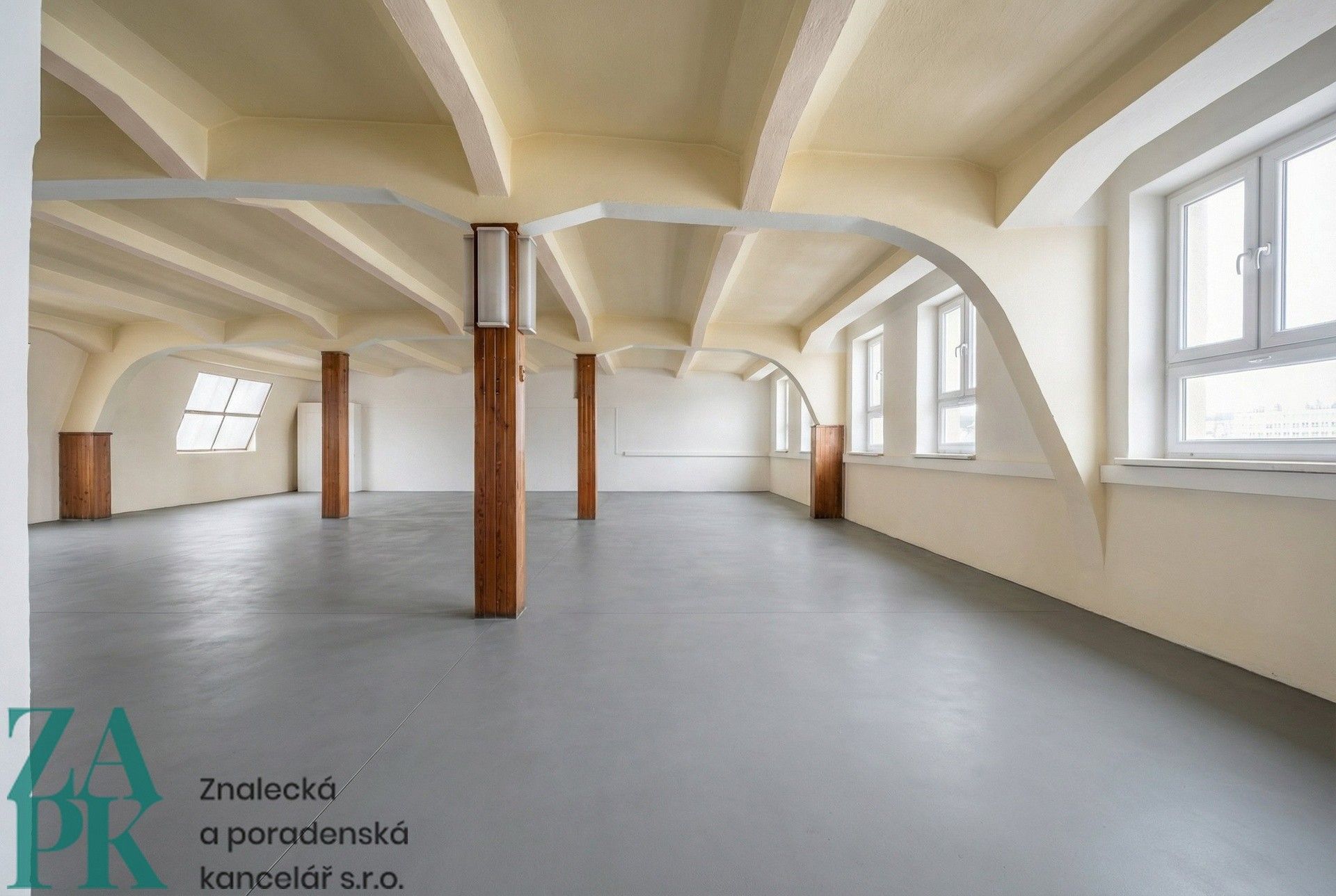 Pronájem komerčního prostoru 196 m² - foto 2