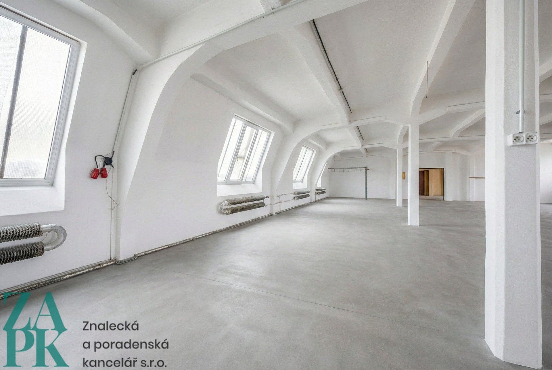 Pronájem komerčního prostoru 303 m² - foto 2