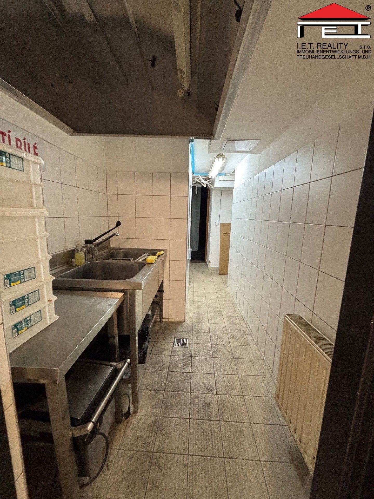 Pronájem komerčního prostoru 350 m² - foto 8