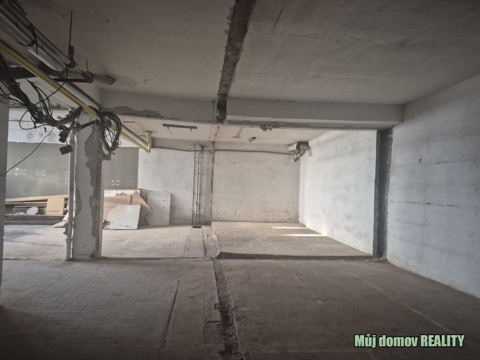 Pronájem komerčního prostoru 595 m² - foto 2