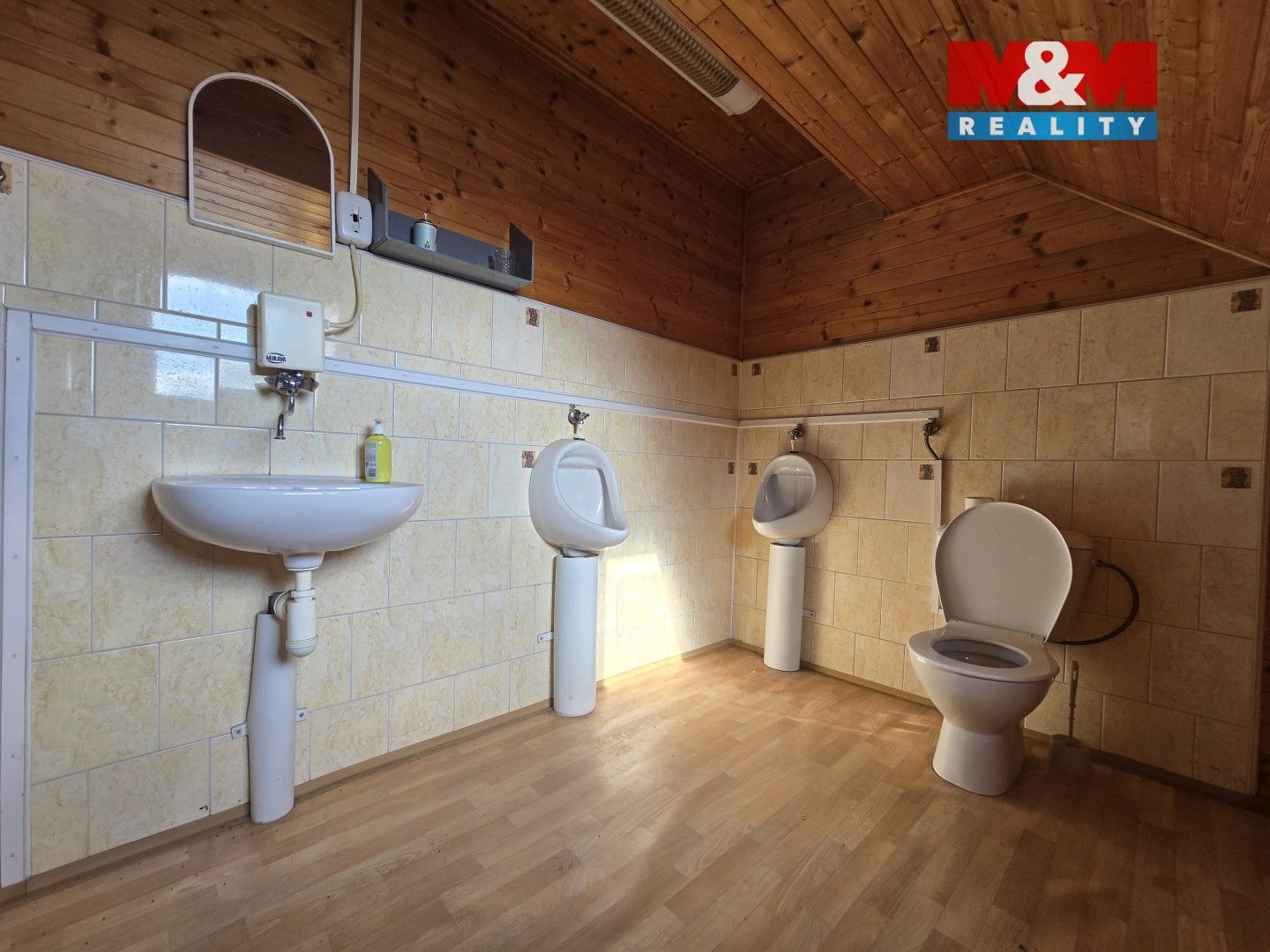 Pronájem komerčního prostoru 200 m² - foto 12