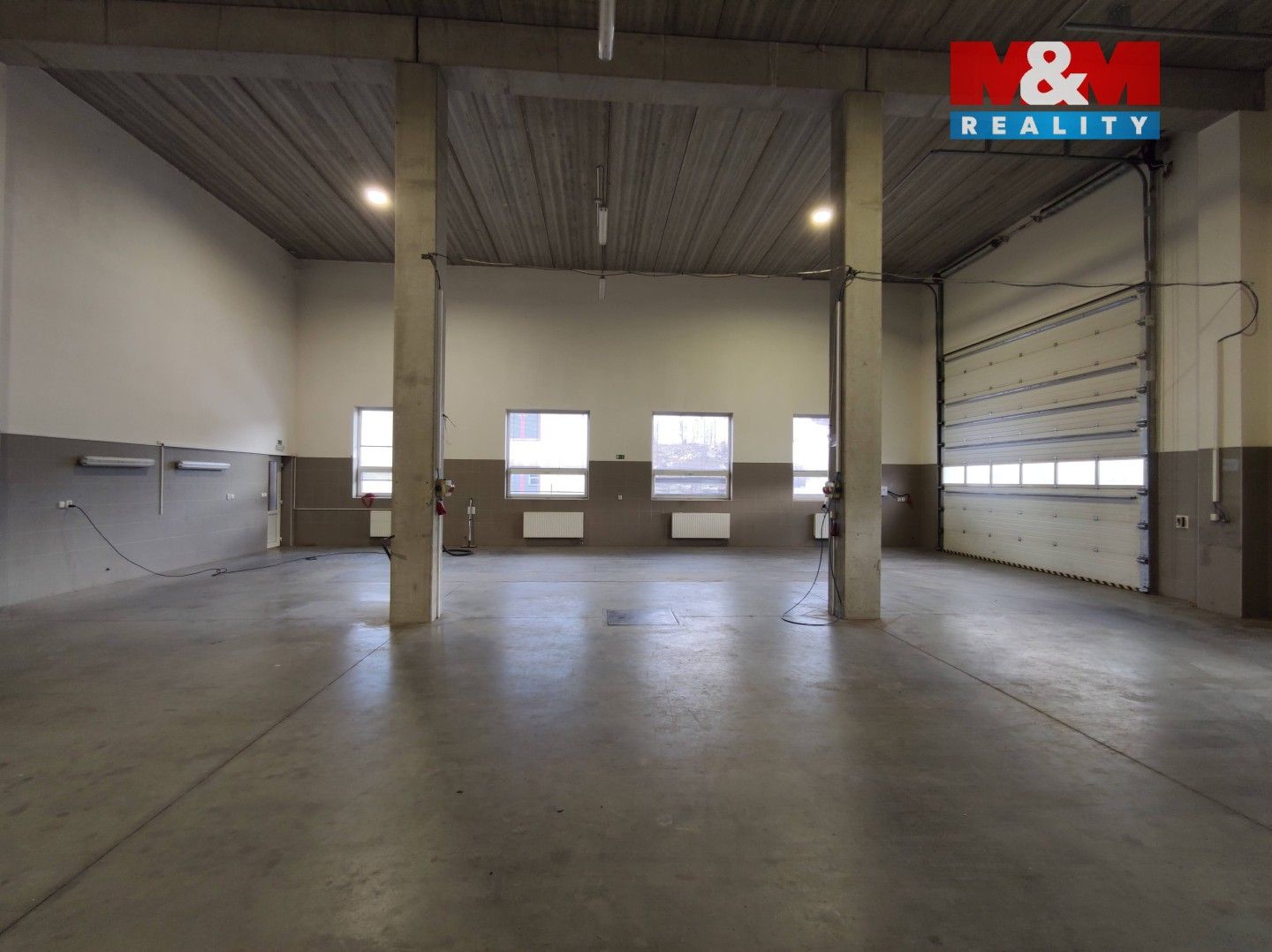 Pronájem komerčního prostoru 1295 m² - foto 4