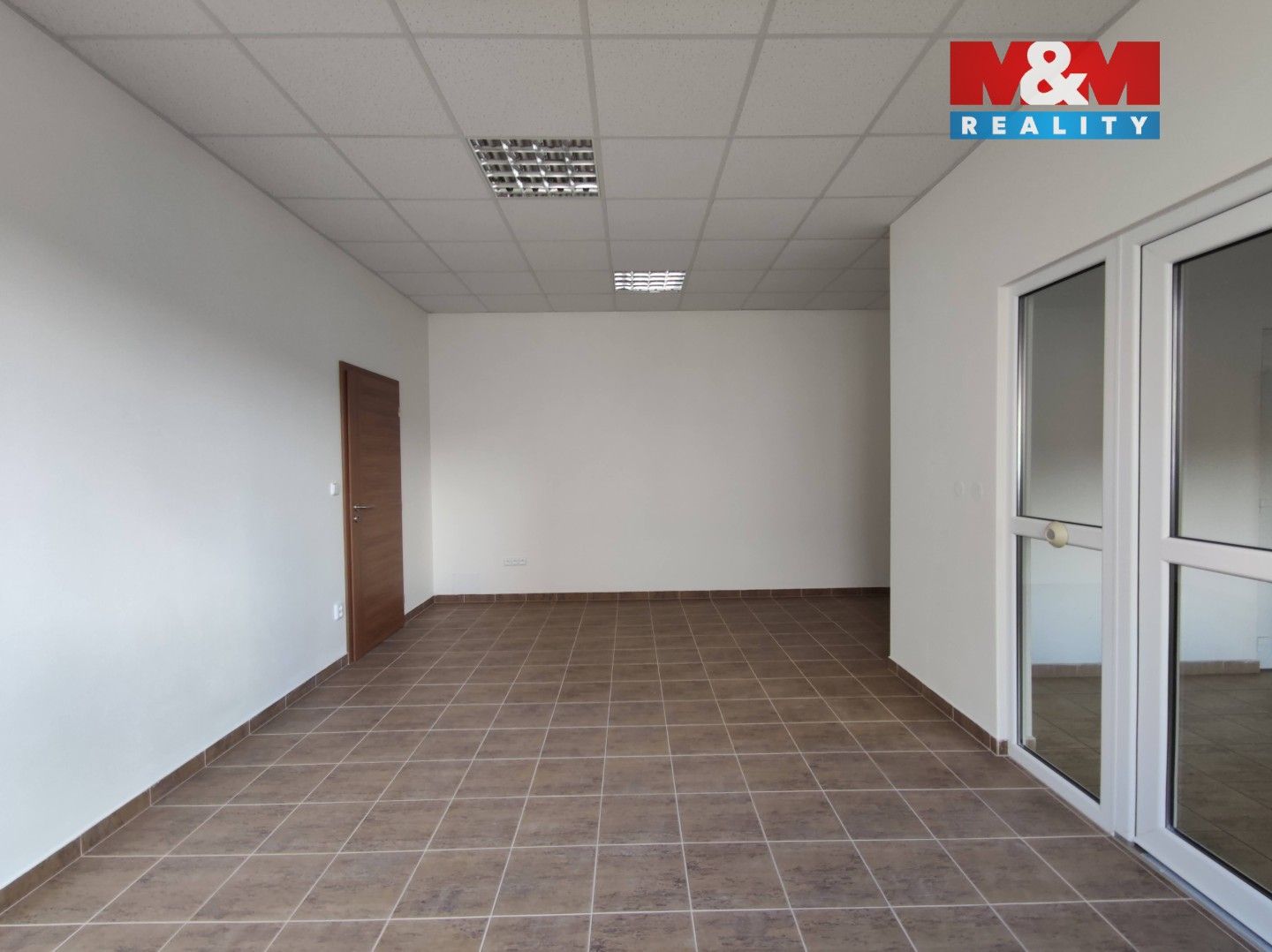 Pronájem komerčního prostoru 1295 m² - foto 21
