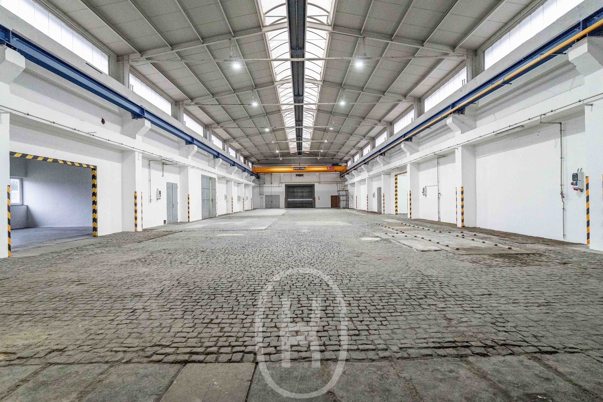 Pronájem komerčního prostoru 2675 m² - foto 4