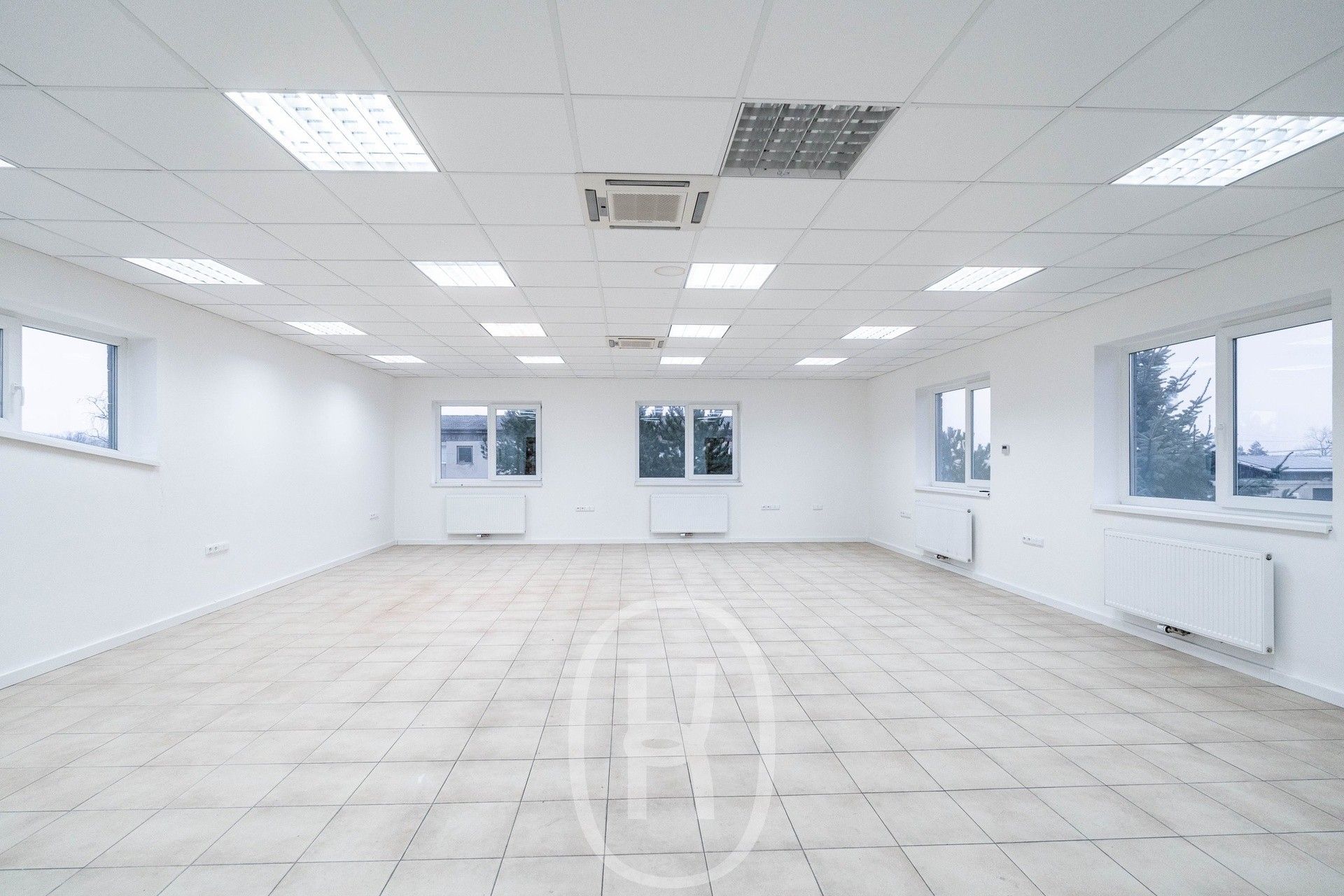 Pronájem komerčního prostoru 2675 m² - foto 18