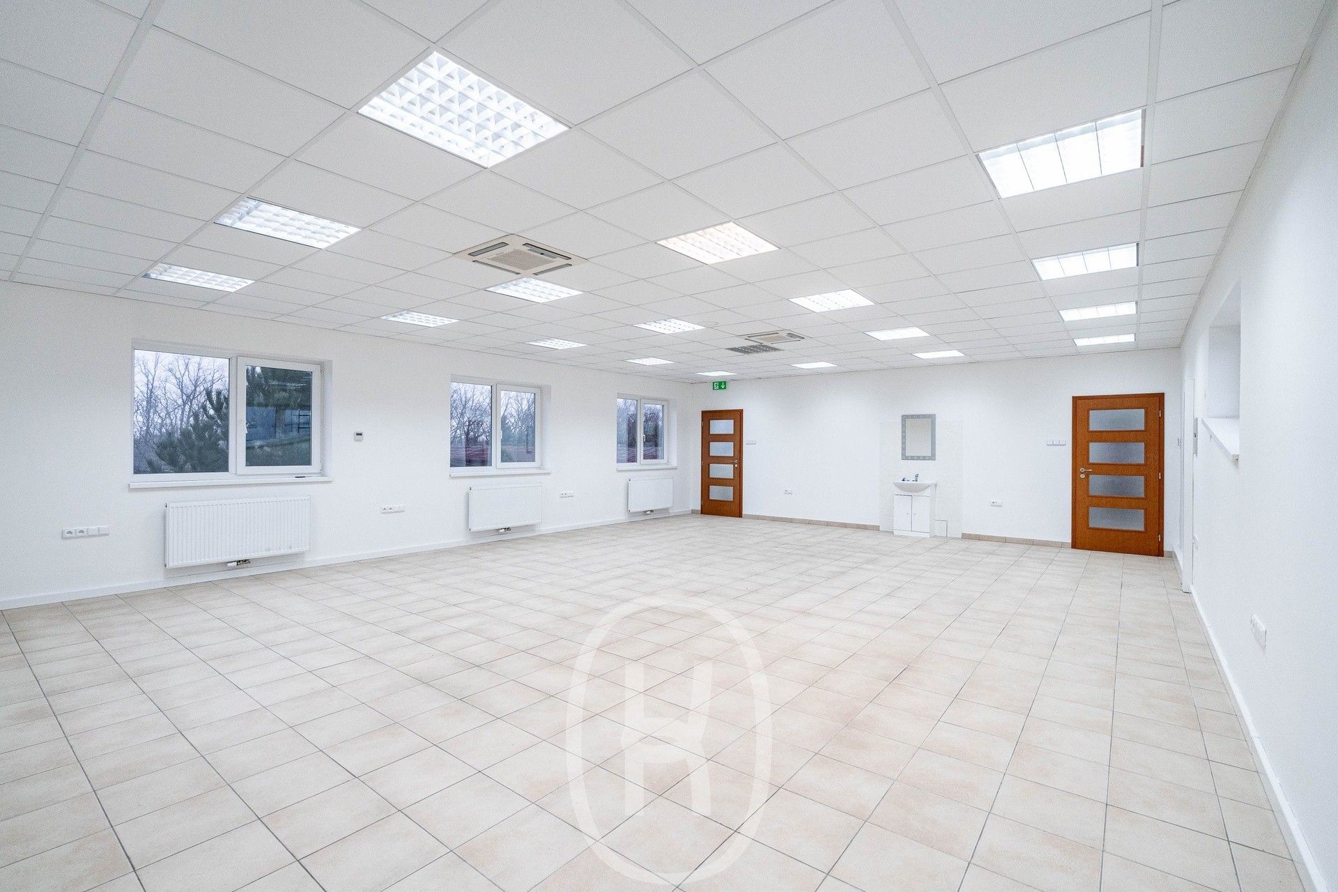 Pronájem komerčního prostoru 2675 m² - foto 19