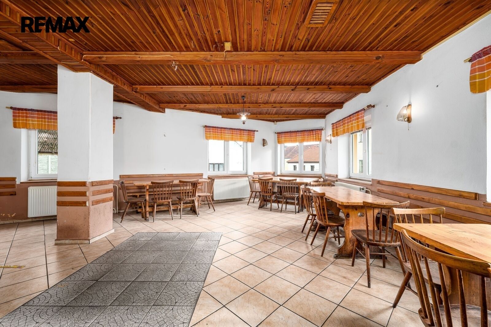 Pronájem komerčního prostoru 170 m² - foto 4
