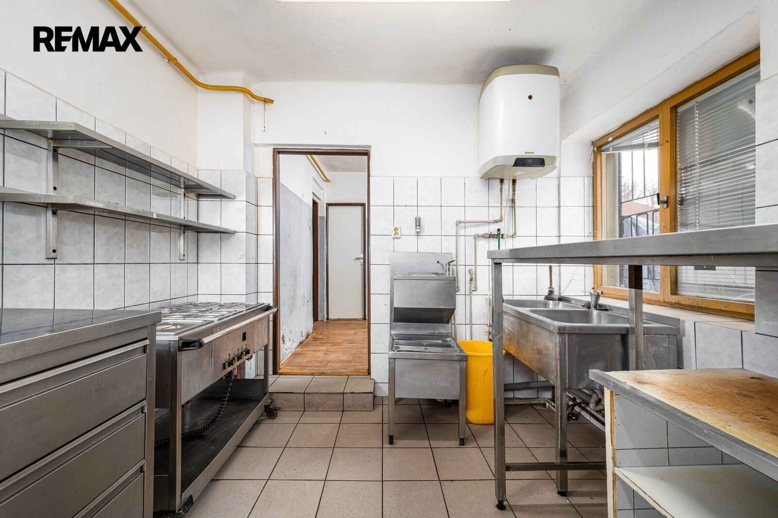 Pronájem komerčního prostoru 170 m² - foto 8