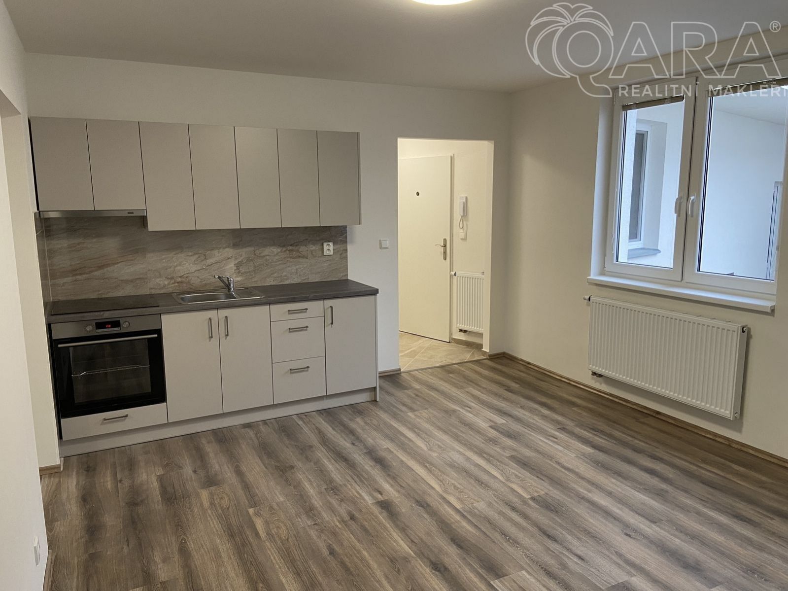 Pronájem bytu 3+1 69 m² - foto 3