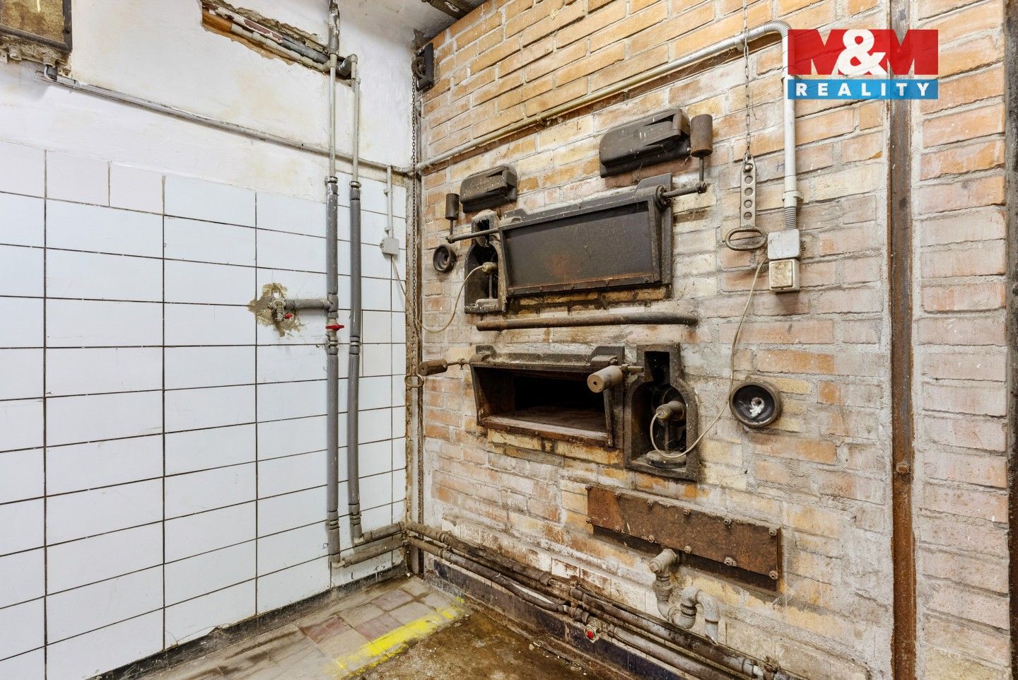 Prodej komerčního prostoru 226 m² - foto 8