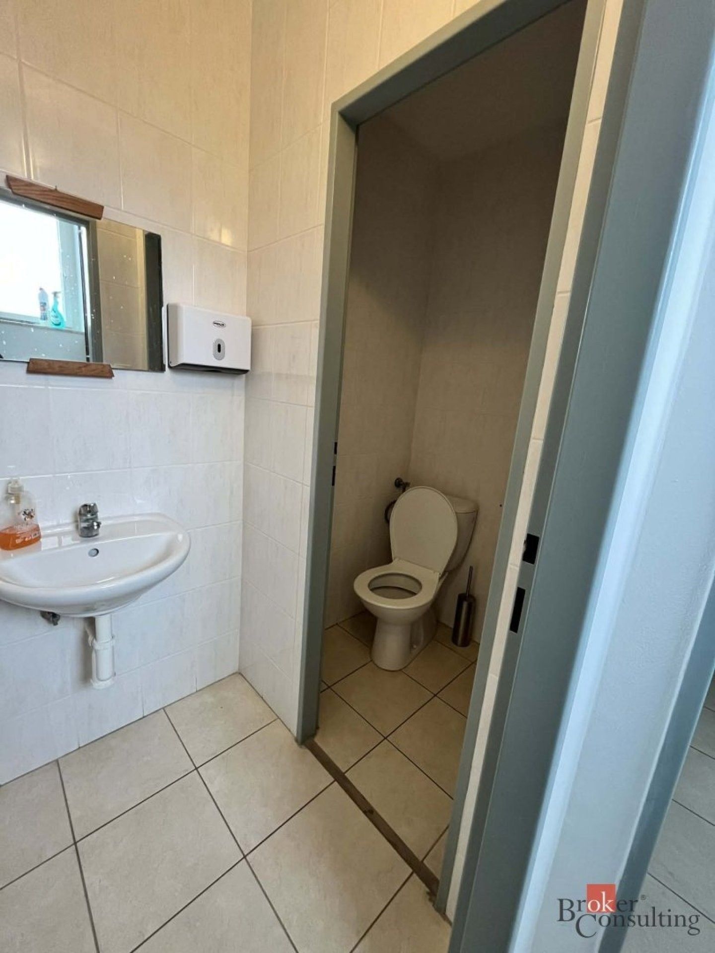 Pronájem komerčního prostoru 60 m² - foto 11