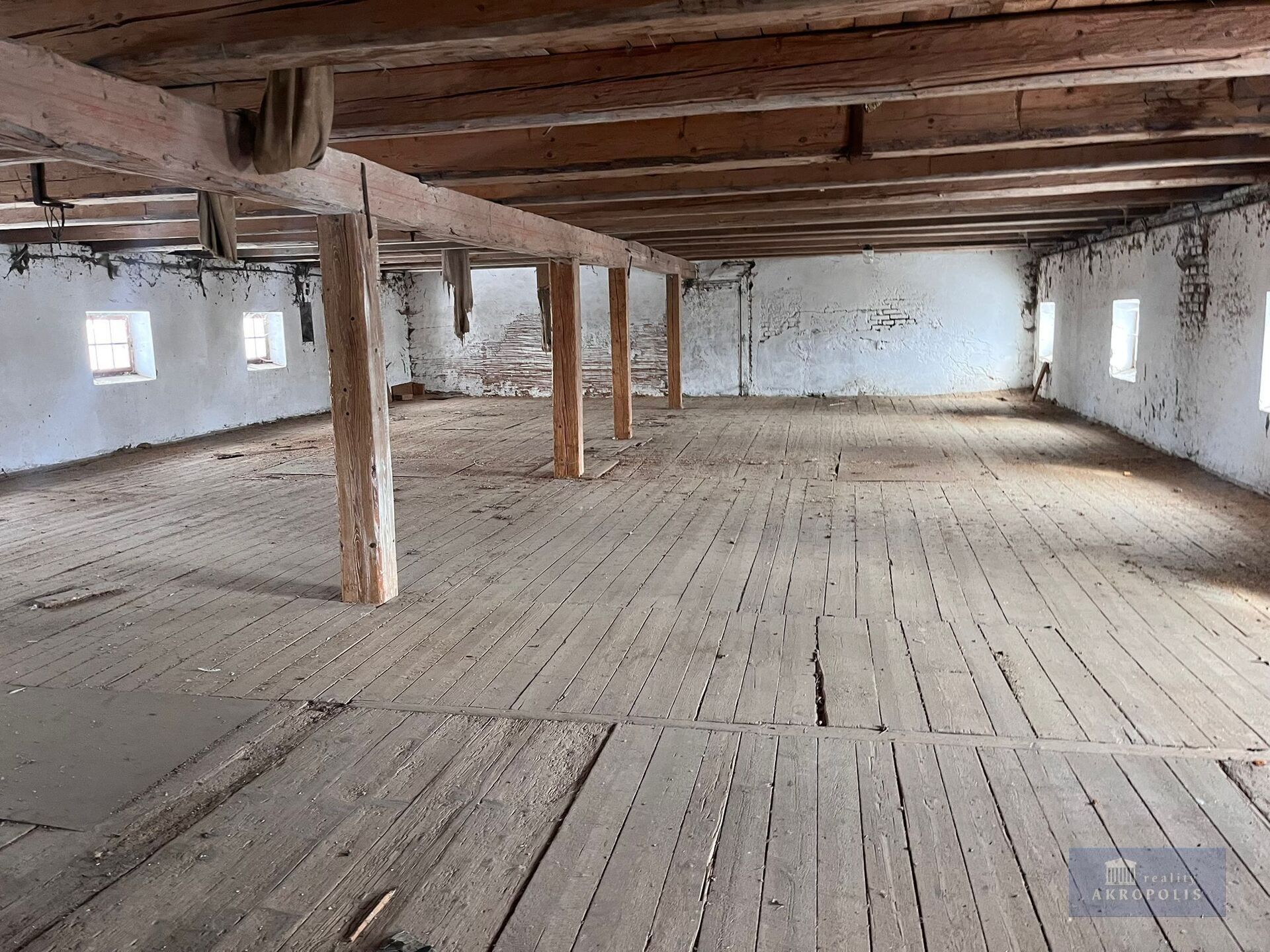 Prodej komerčního prostoru 2020000 m² - foto 4