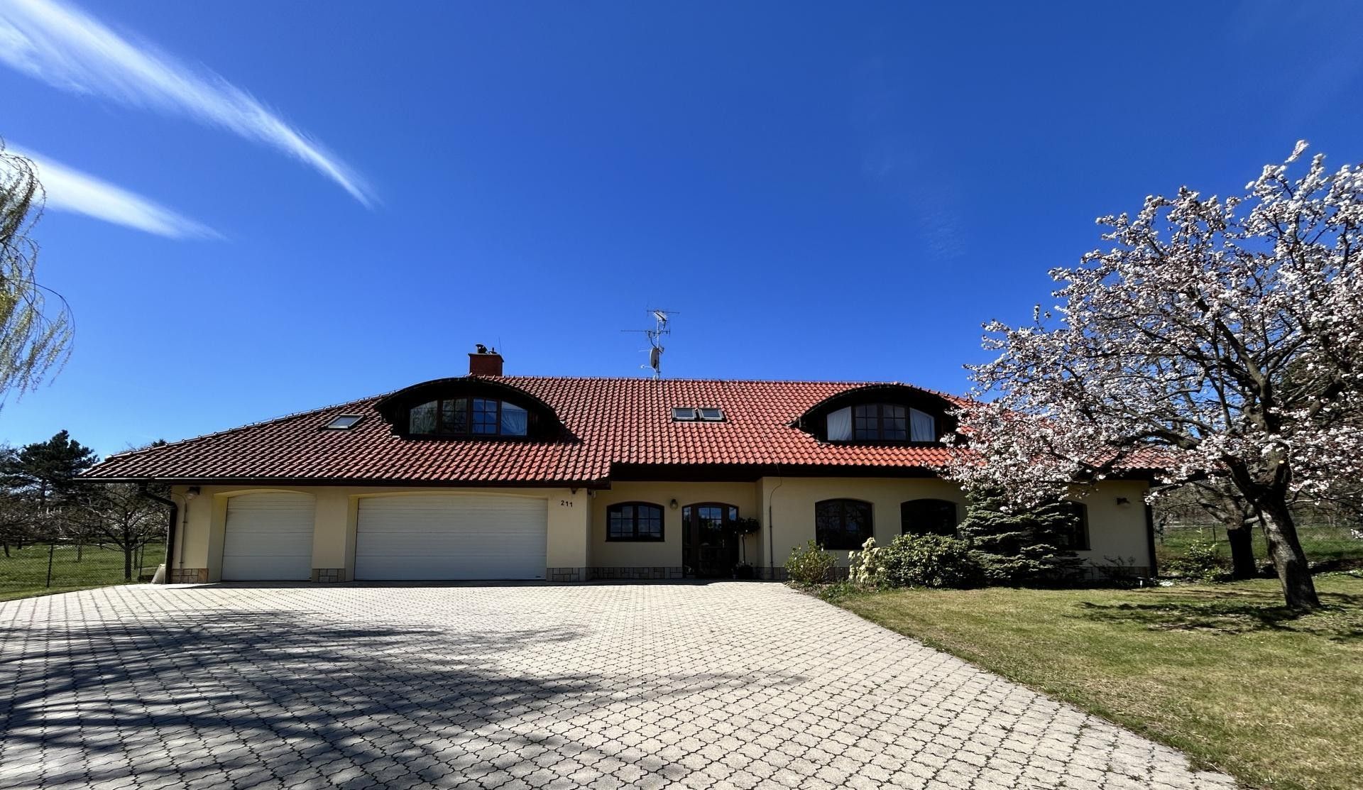 Prodej nemovitosti 392 m² - foto 1