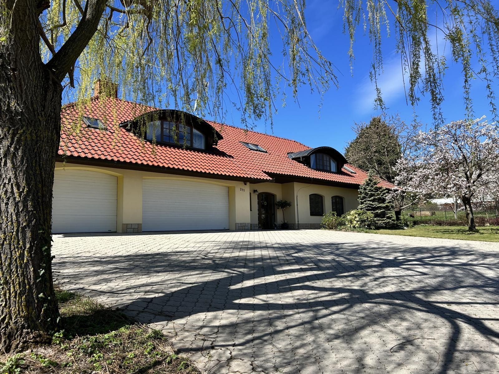 Prodej nemovitosti 392 m² - foto 2