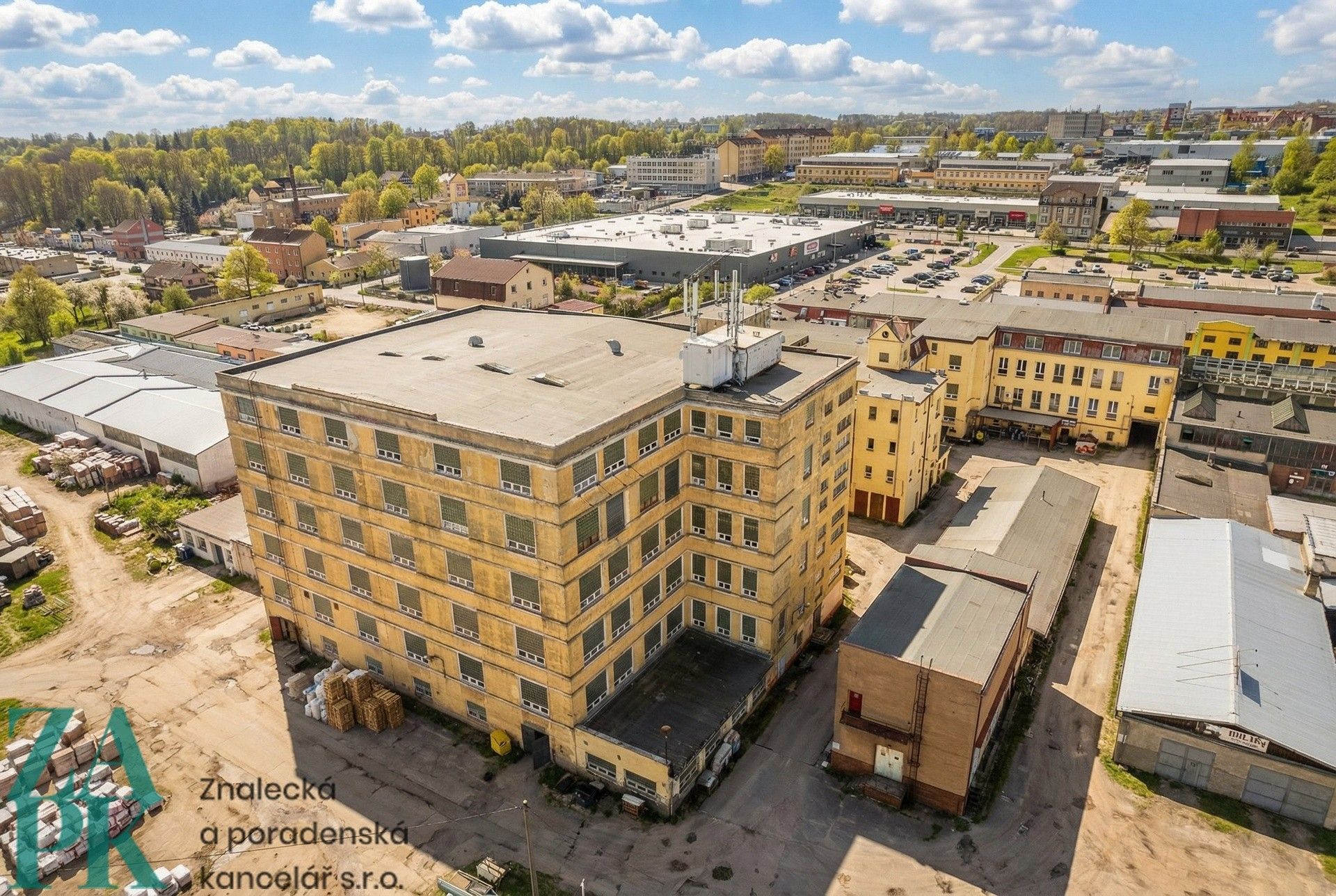 Pronájem komerčního prostoru 1075 m² - foto 1