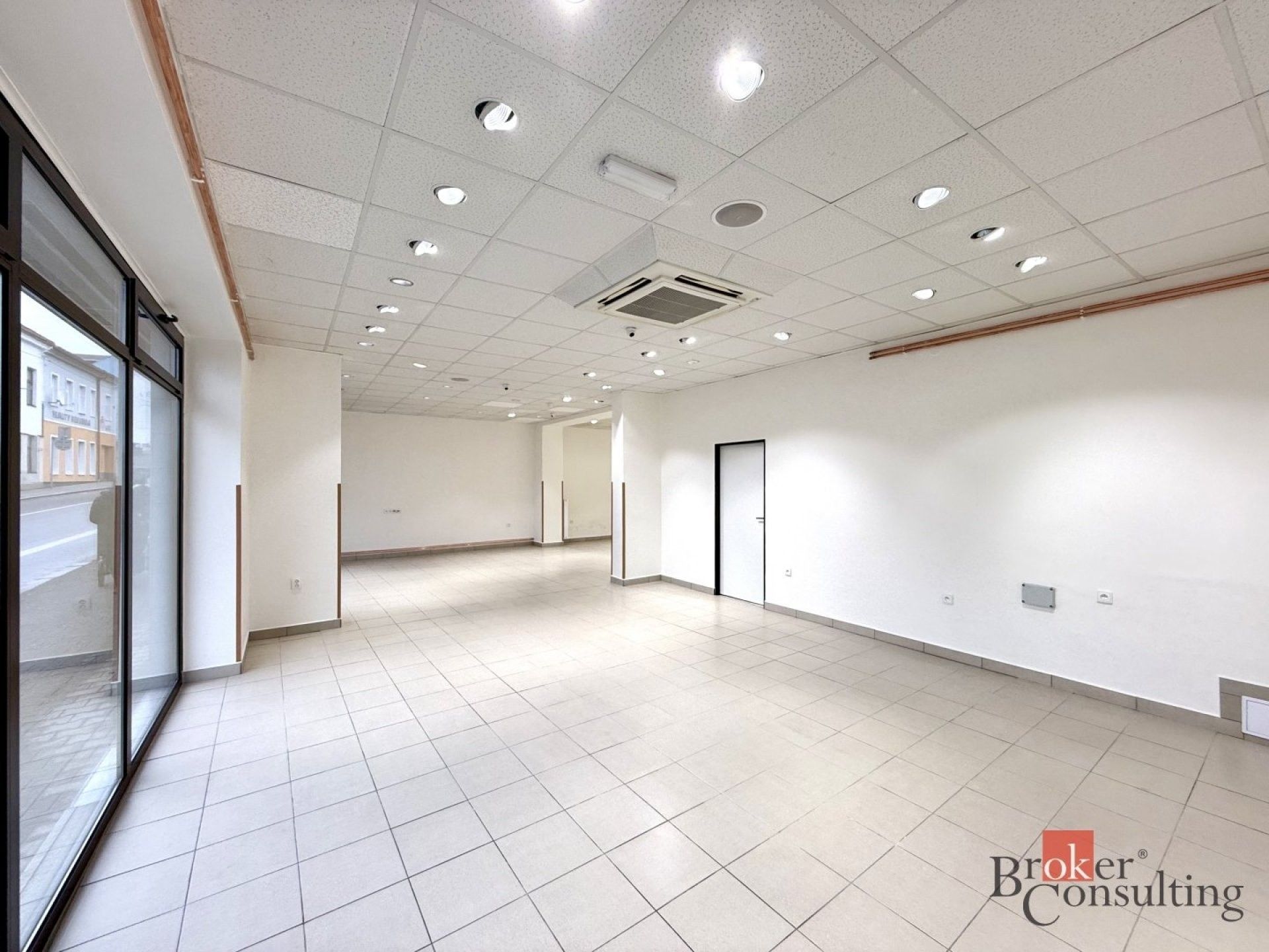 Pronájem komerčního prostoru 200 m² - foto 2
