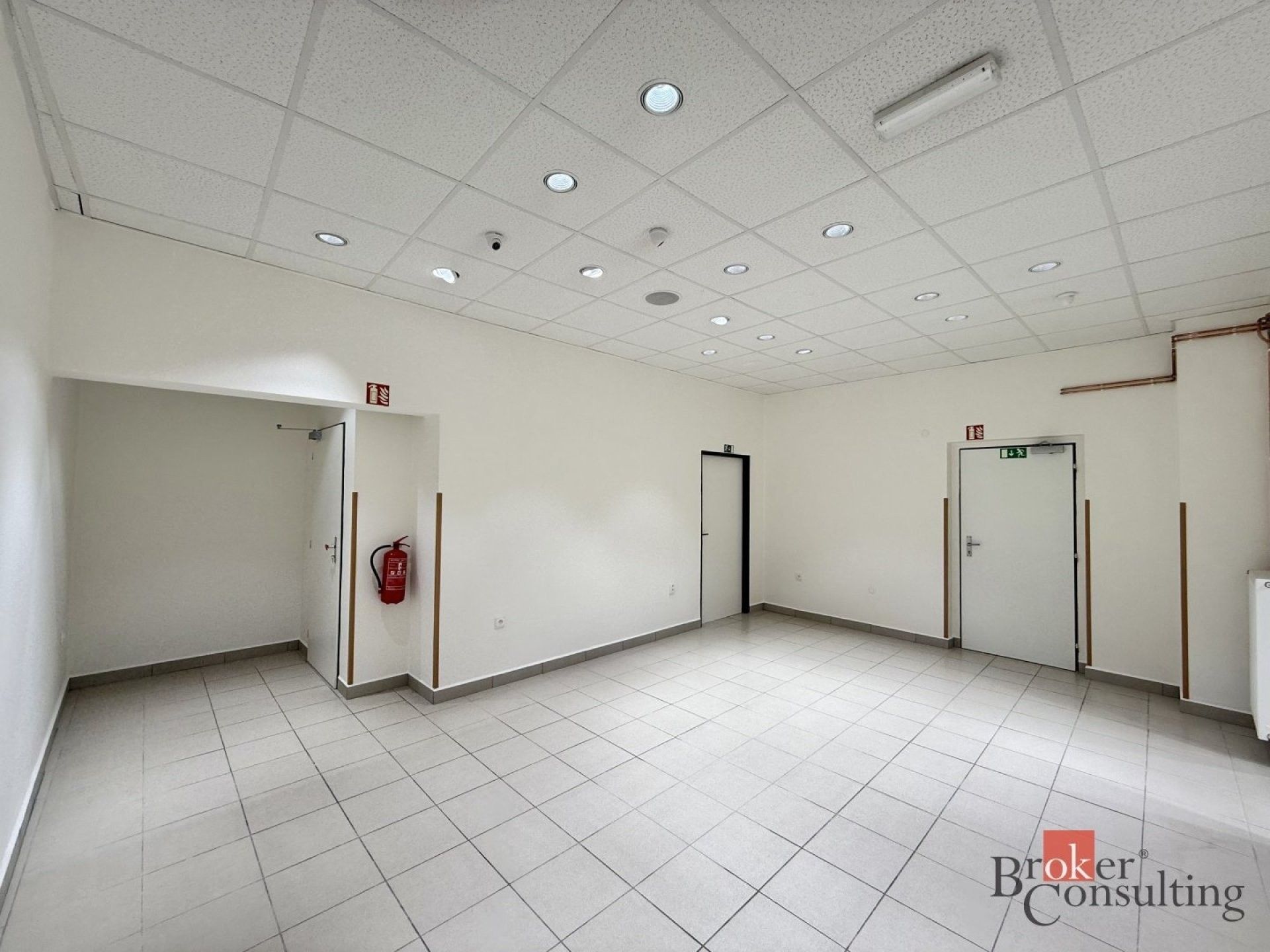 Pronájem komerčního prostoru 200 m² - foto 8