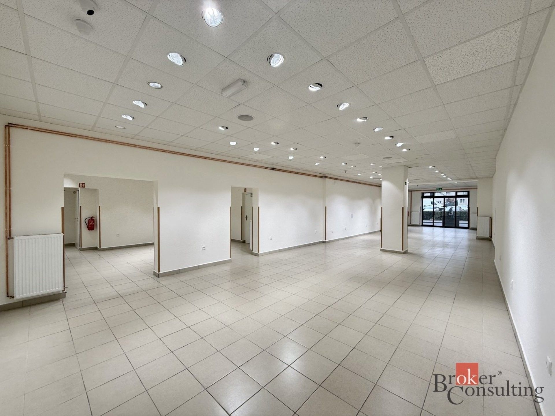 Pronájem komerčního prostoru 200 m² - foto 7