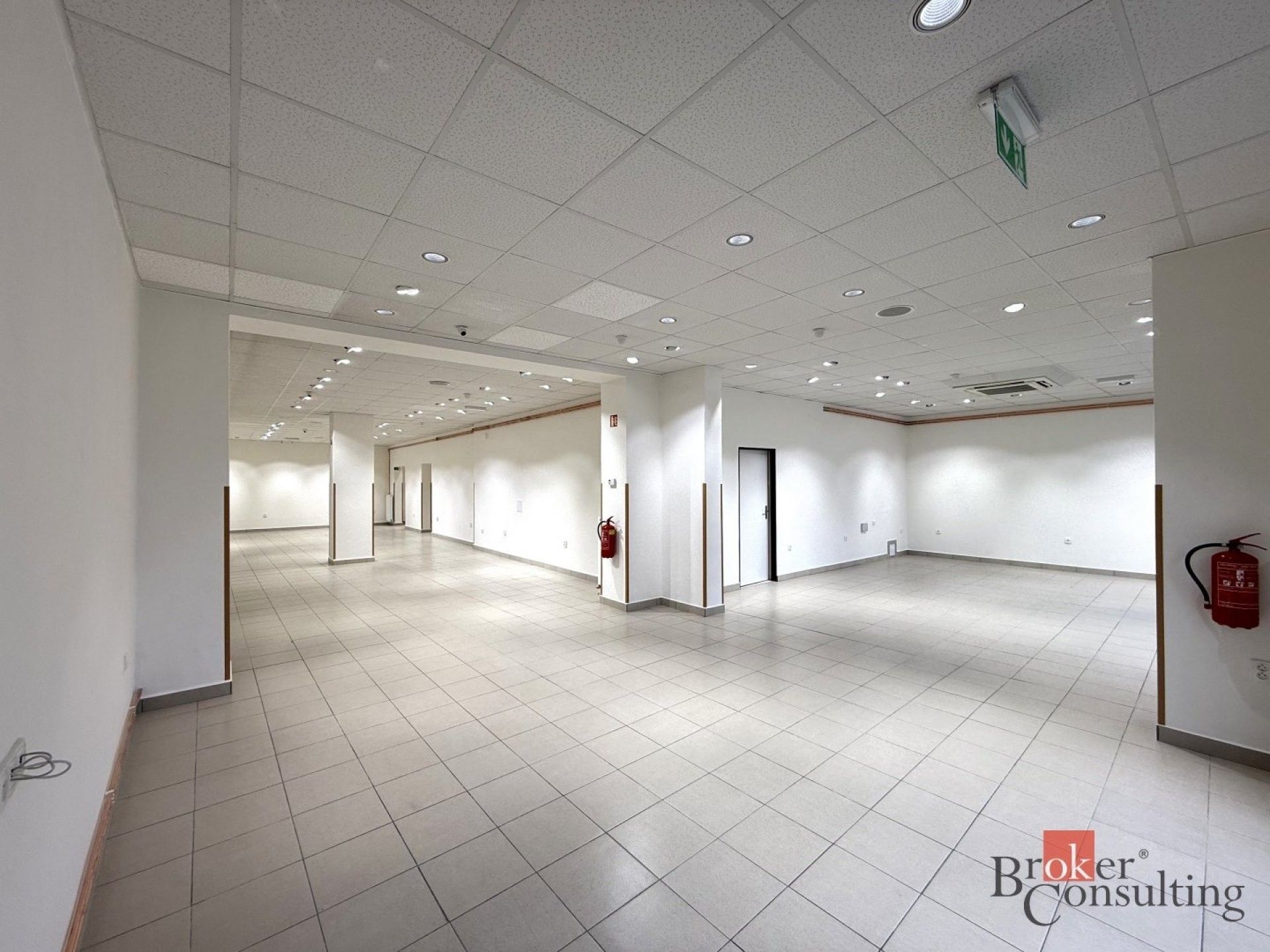 Pronájem komerčního prostoru 200 m² - foto 5