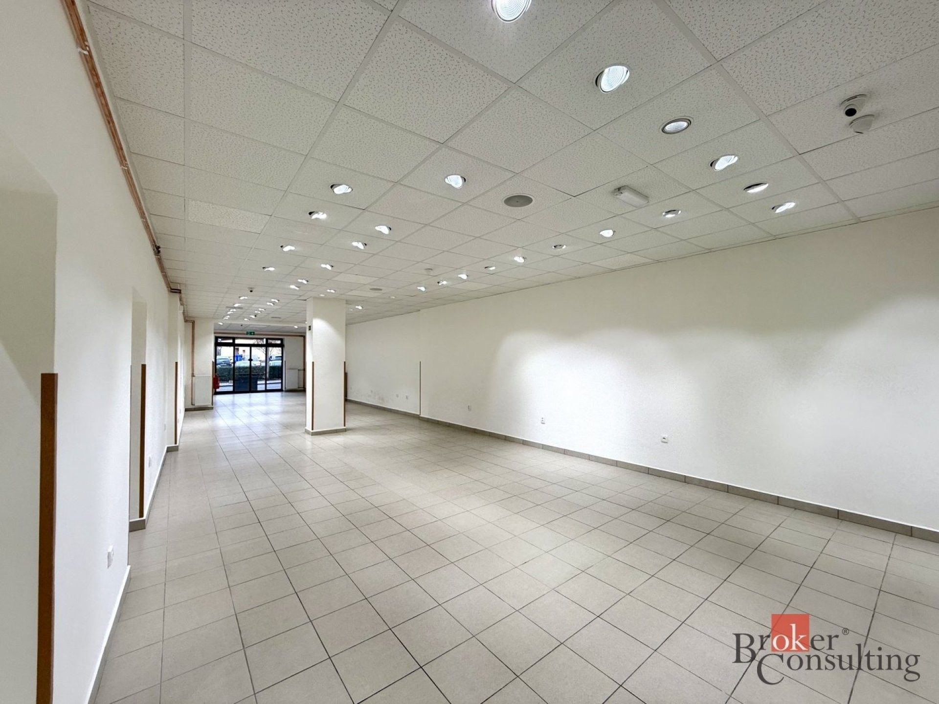 Pronájem komerčního prostoru 200 m² - foto 9